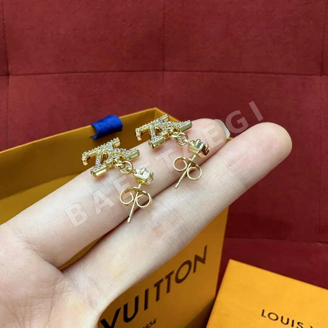 루이비통 스몰 스퀘어 다이아몬드 레터 귀걸이 상세 이미지 5