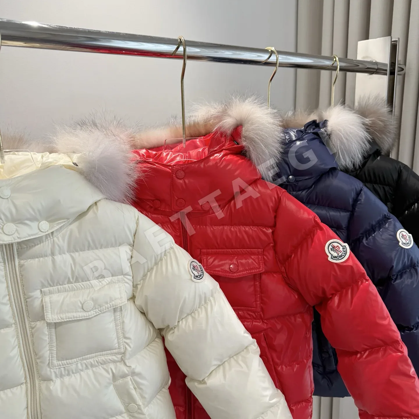 몽클레르 키즈 실버폭스 퍼 카라 다운 재킷 상세 이미지 5