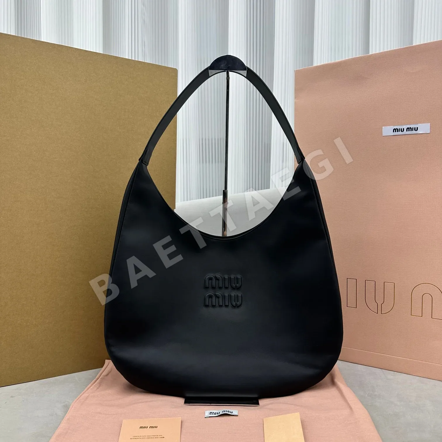 미우미우 소프트 레더 토트백 68187