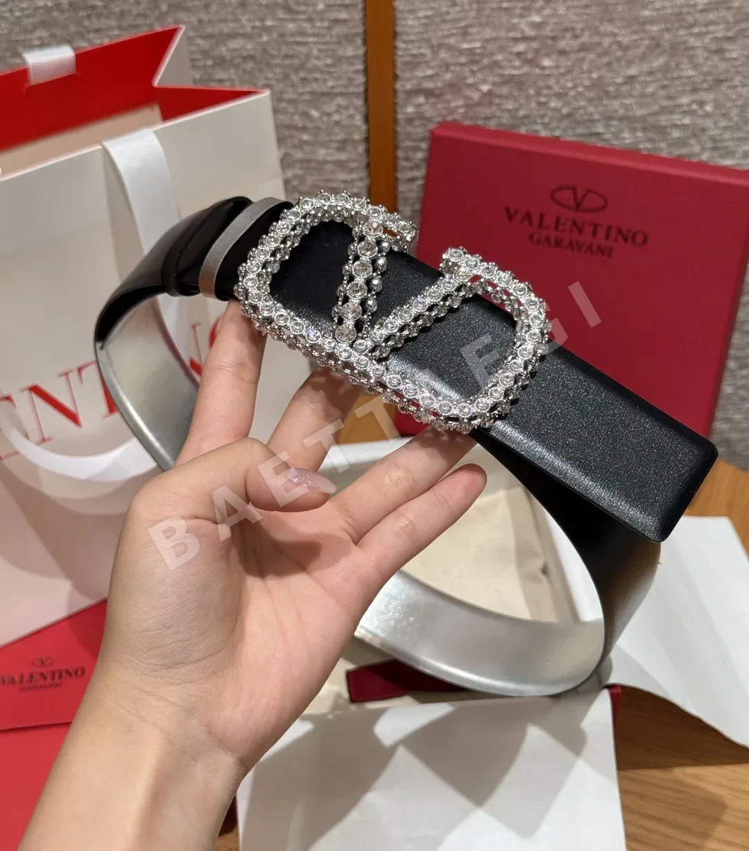 발렌티노 VLOGO 시그니처 크리스탈 장식 리버서블 벨트 40mm 상세 이미지 3