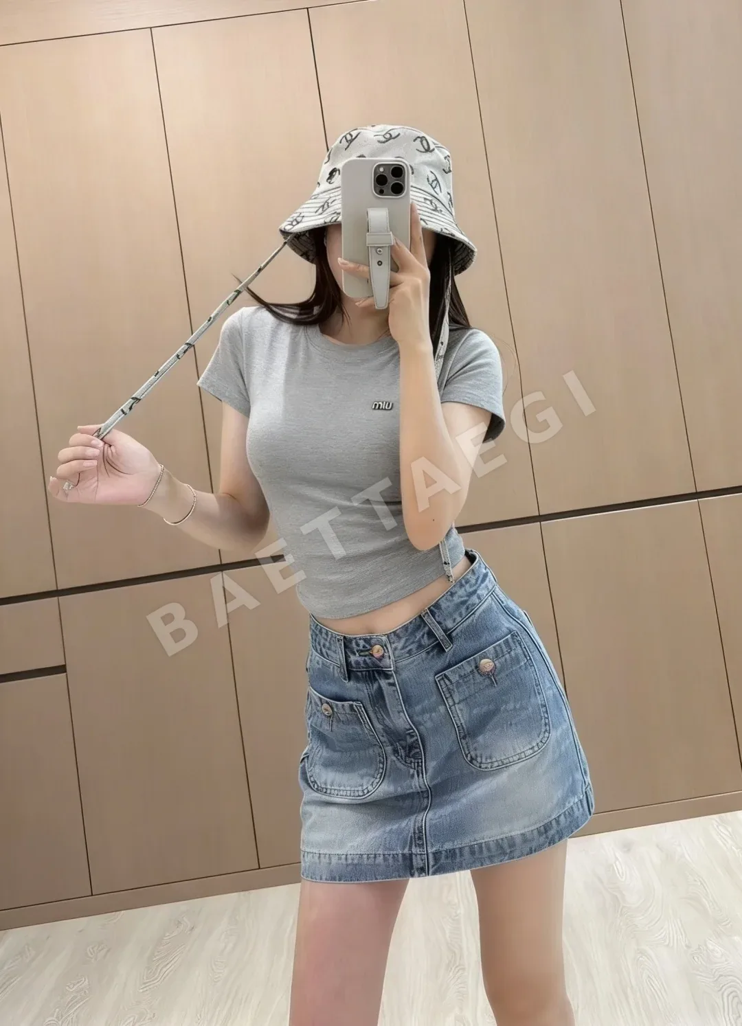 미우미우 라인스톤 로고 반팔 티셔츠 상세 이미지 9