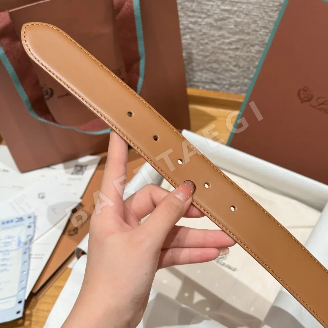 로로피아나 메탈릭 가죽 벨트 상세 이미지 6
