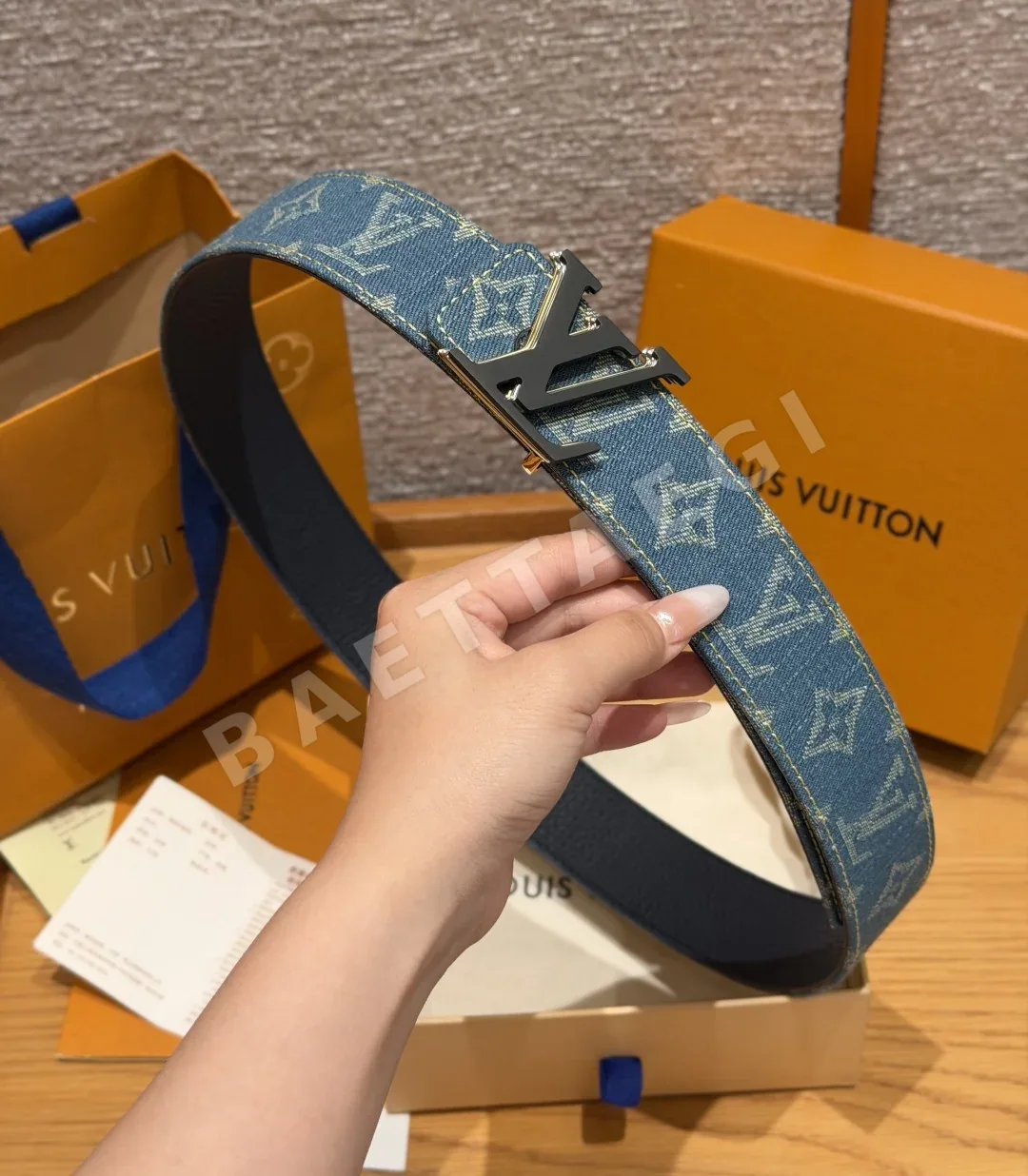 루이비통 모노그램 리버시블 가죽 벨트 상세 이미지 4