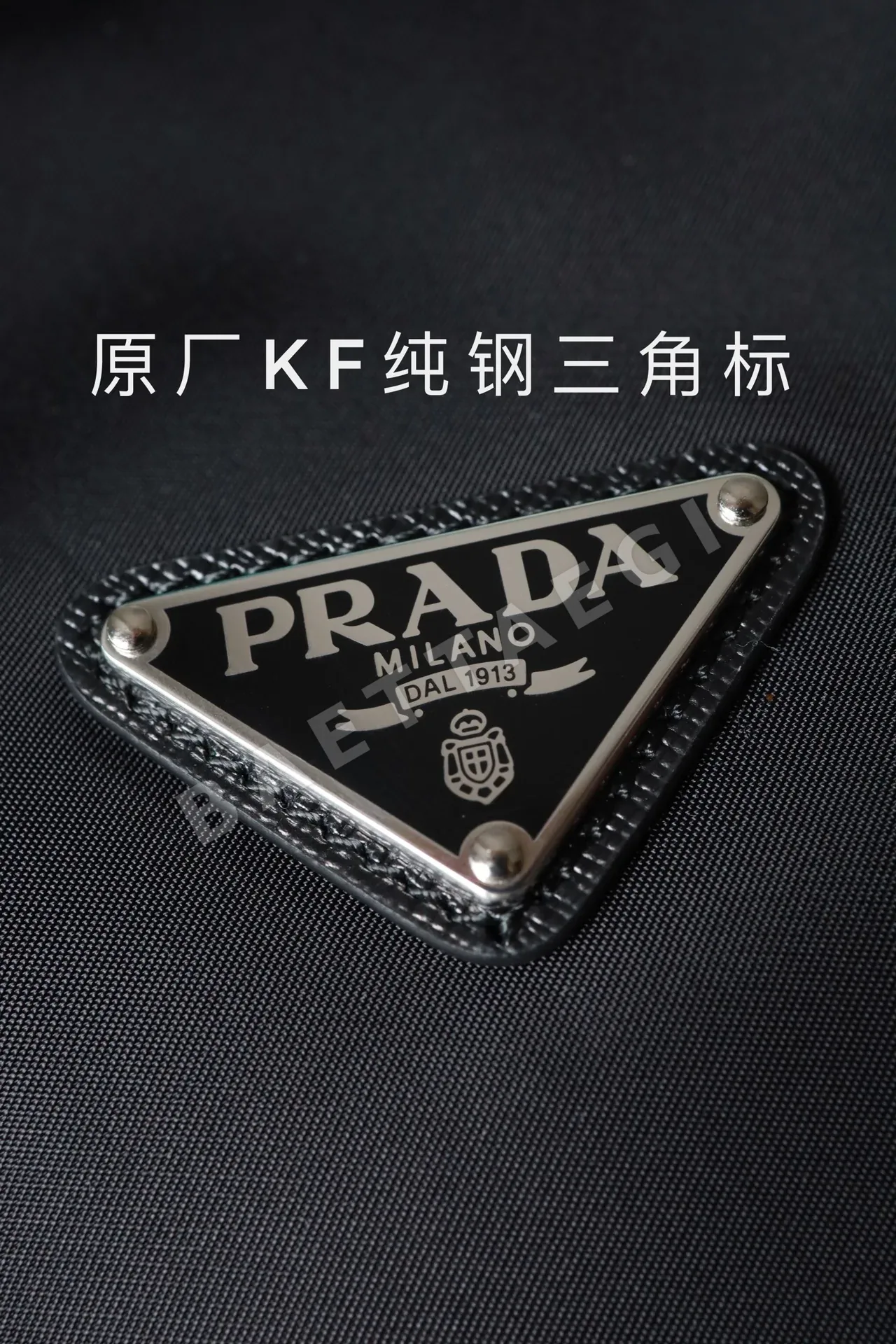 프라다 나일론 원통형 트래블 백 2VC015 가방 상세 이미지 2