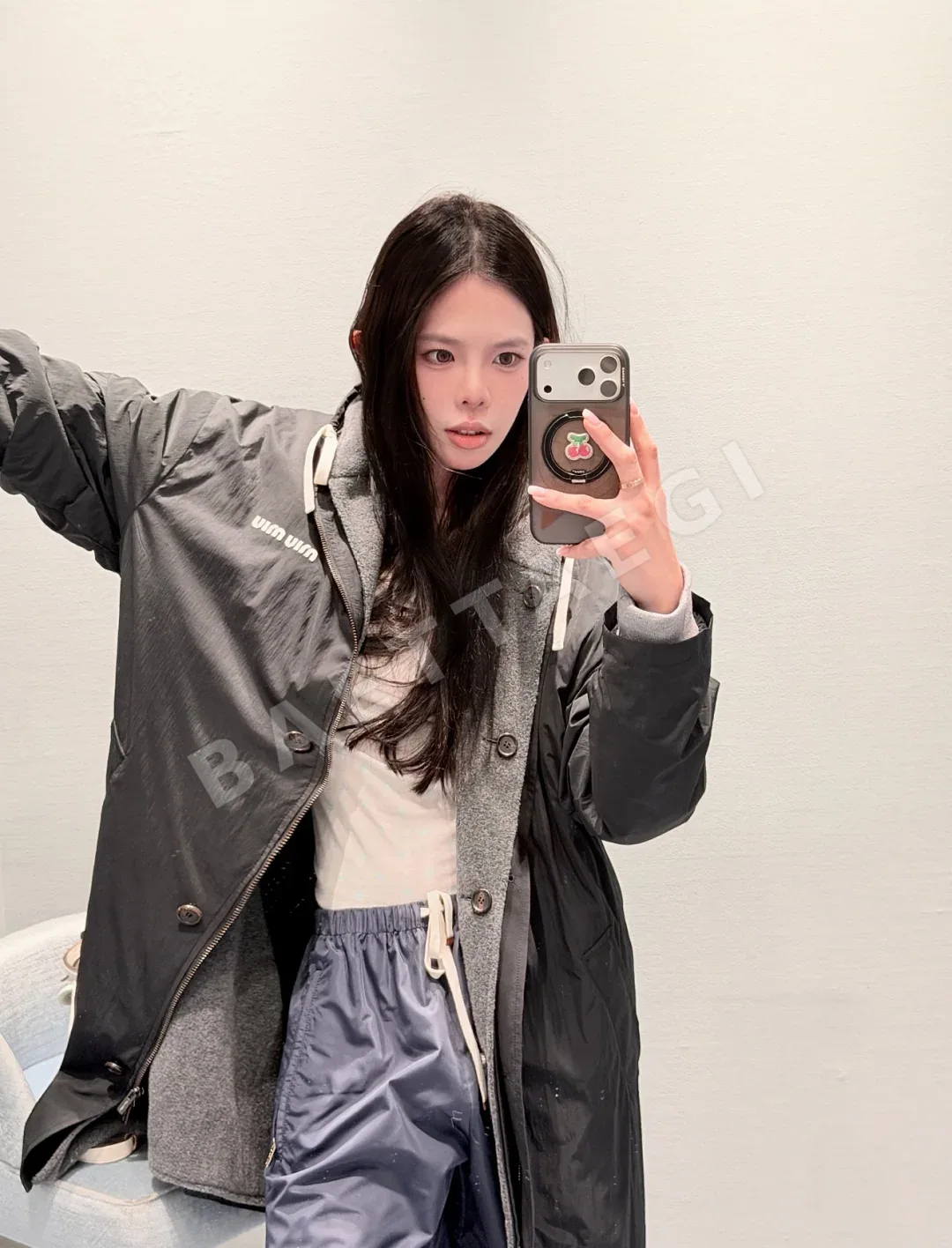 미우미우 플리스 후드 배색 자켓 상세 이미지 3