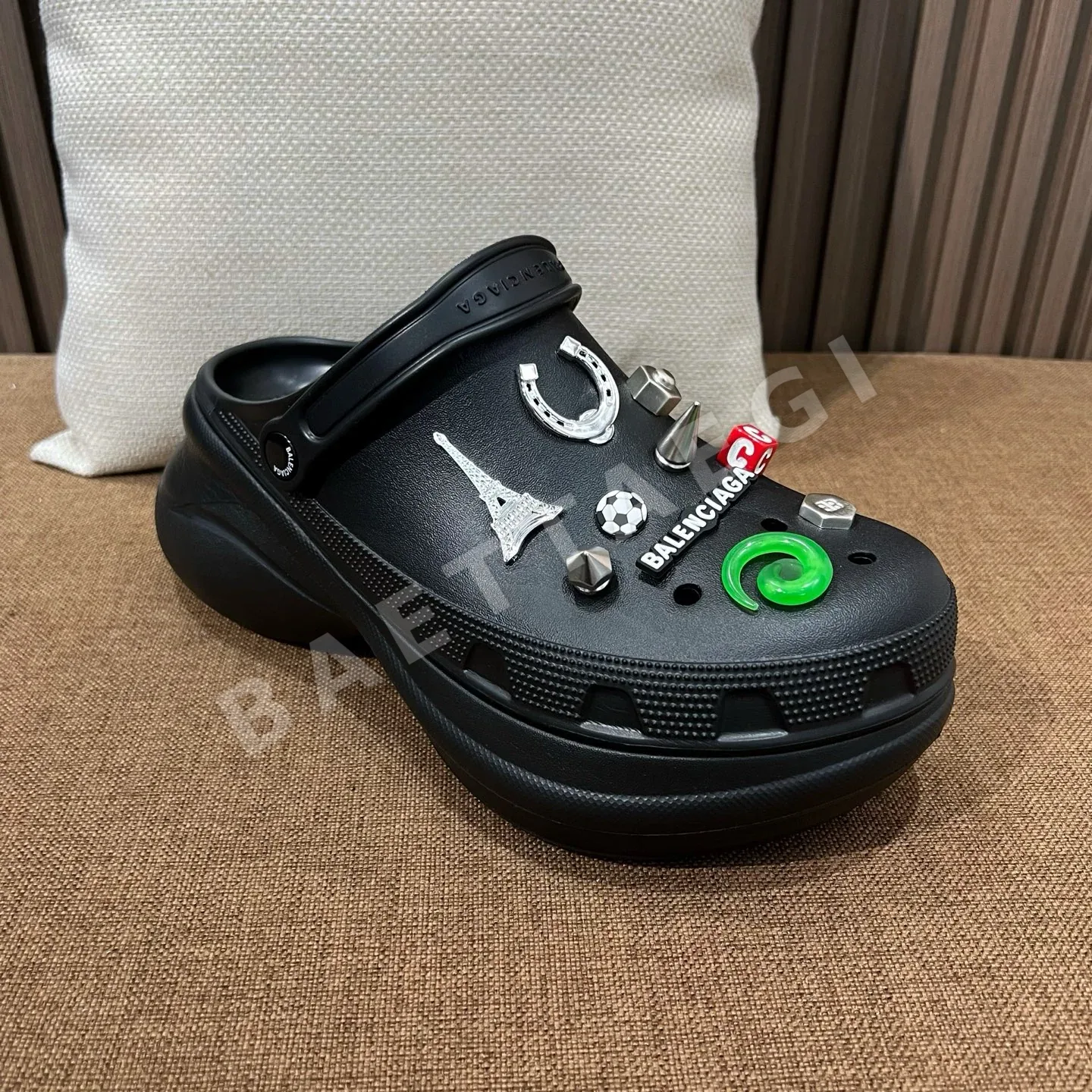 발렌시아가 샌들 남성 블랙 DIY 금속 장식 상세 이미지 5