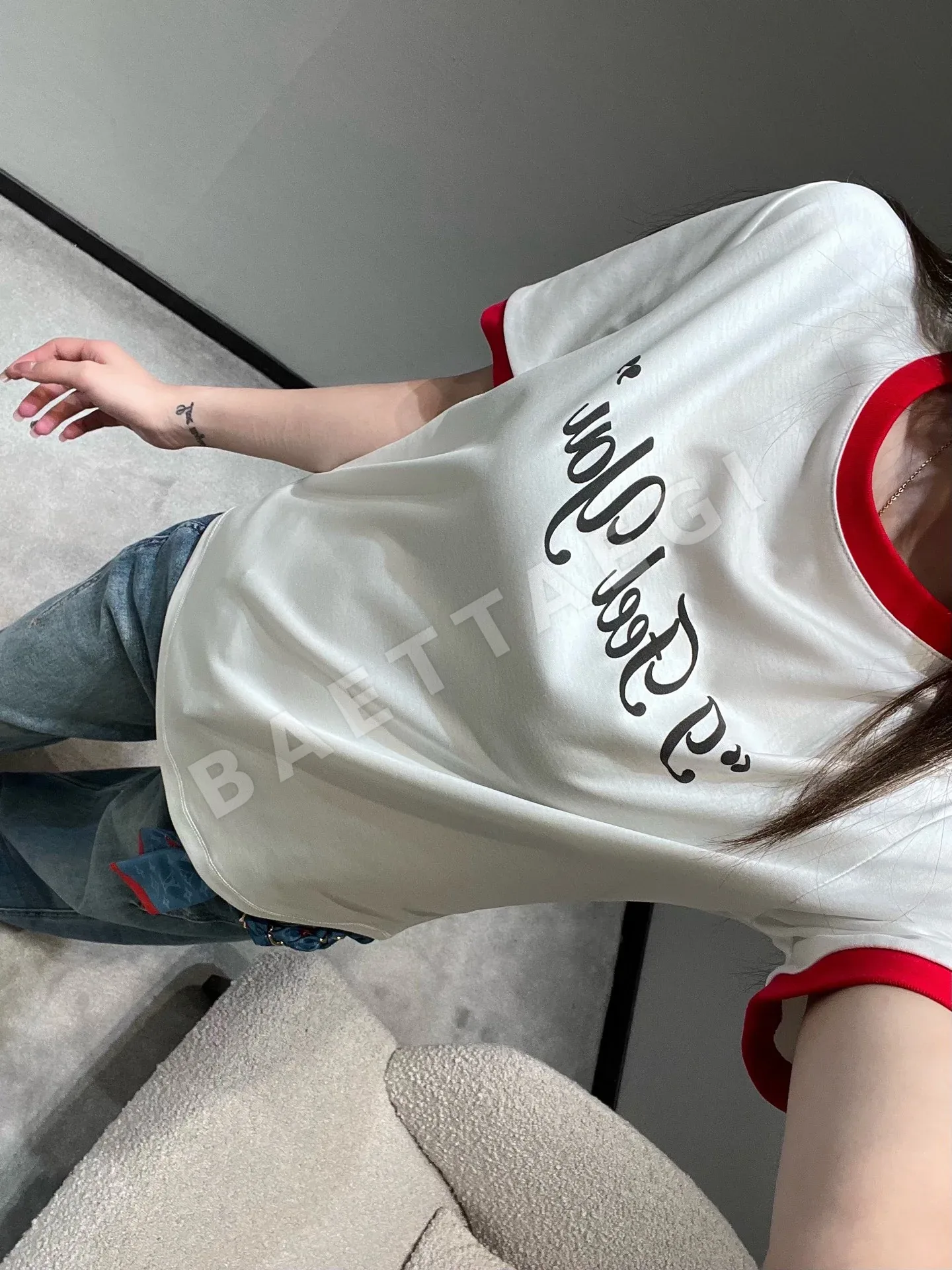 디올 카라 블록 레터 프린트 반팔 티셔츠 상세 이미지 5