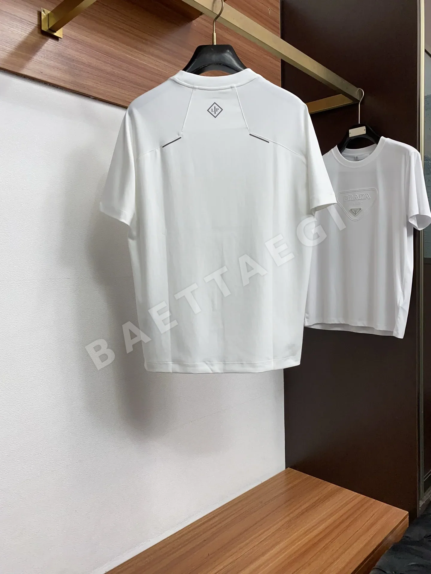 로로피아나 클래식 라운드넥 남성 반팔티셔츠 상세 이미지 9