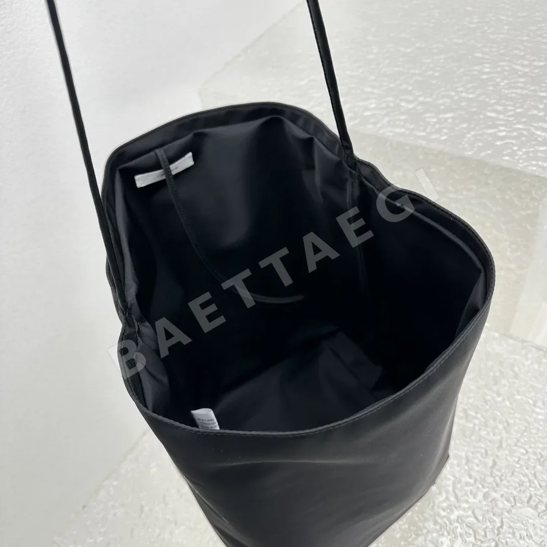 더로우 나일론 버킷 토트백 상세 이미지 6