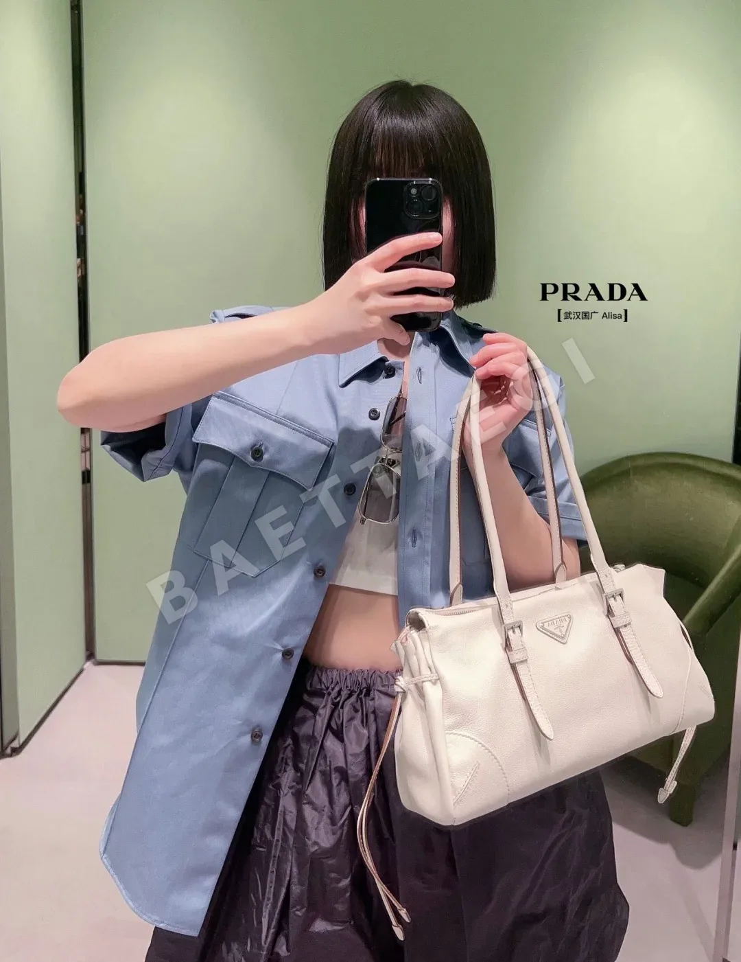 프라다 어깨 견장 더블 플랩 포켓 여성 반팔 티셔츠 상세 이미지 4