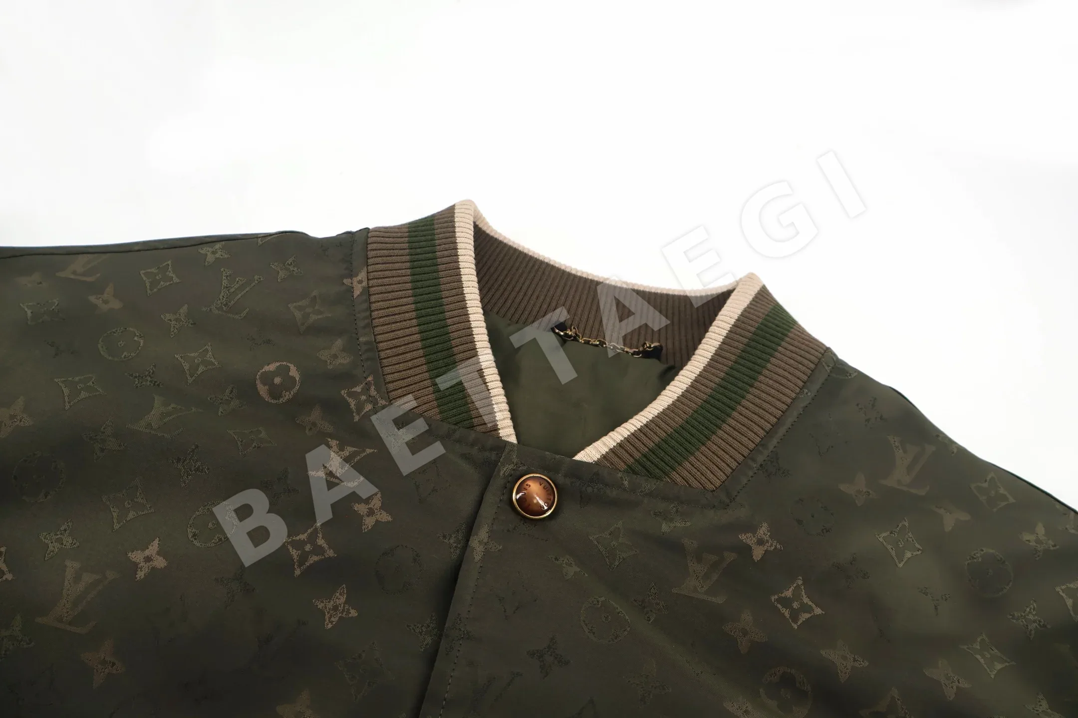 루이비통 올오버 프린트 밀리터리 베이스볼 자켓 상세 이미지 4