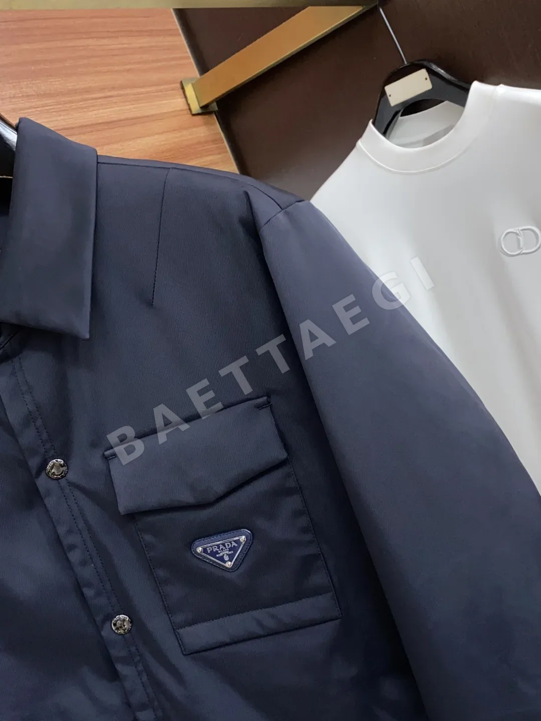 프라다 남성 다운 자켓 상세 이미지 4
