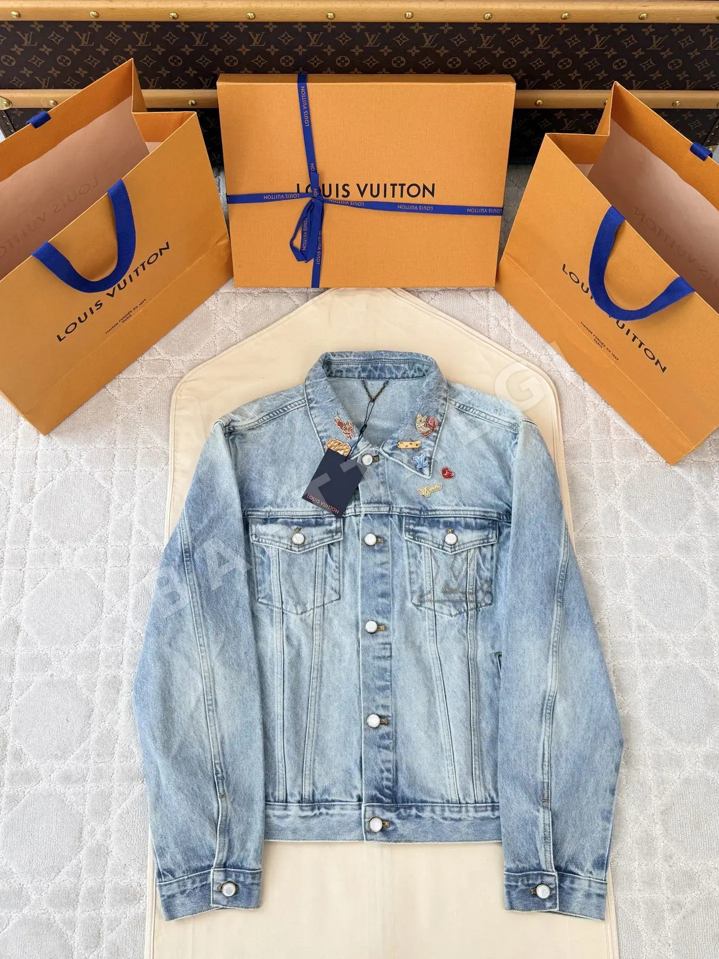 루이비통 LV 배지 워시드 데님 자켓 208468