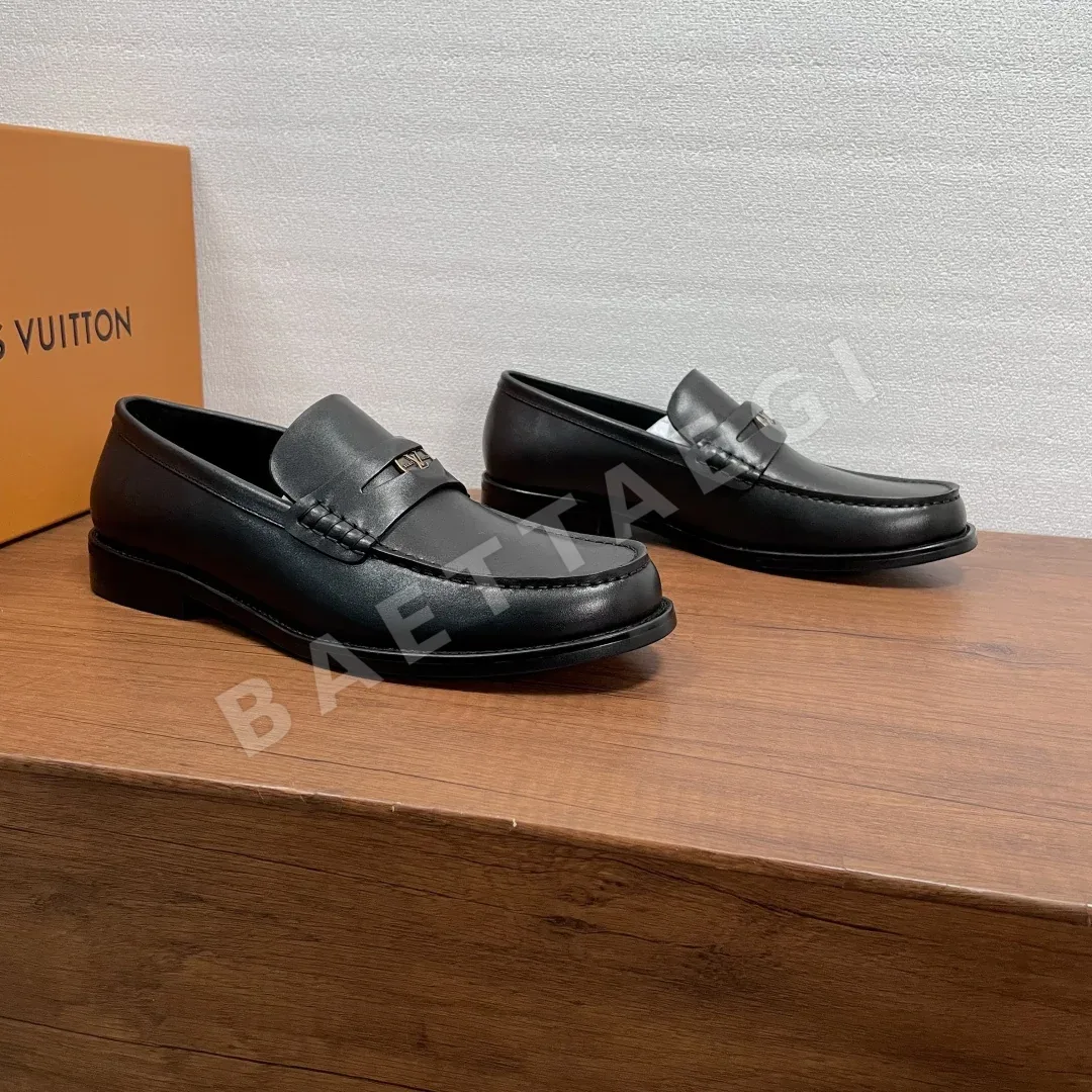 루이비통 메이저 로퍼 남성 카프스킨 LV 모노그램 스트랩 상세 이미지 3