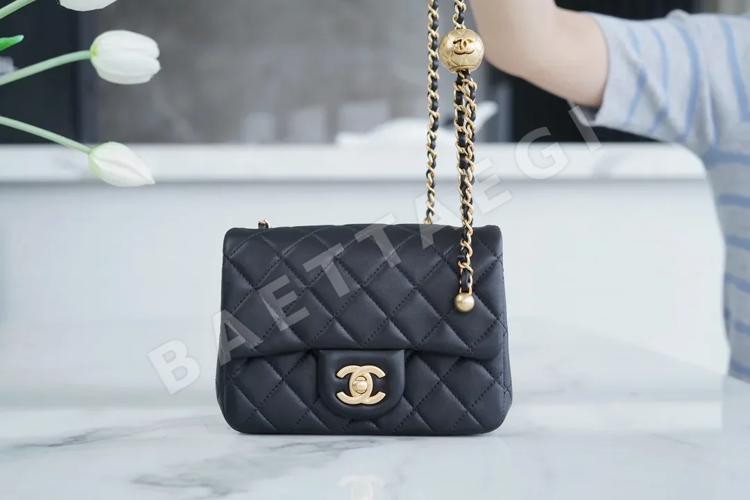 샤넬 메탈 볼 스퀘어 팻 가방 상세 이미지 2