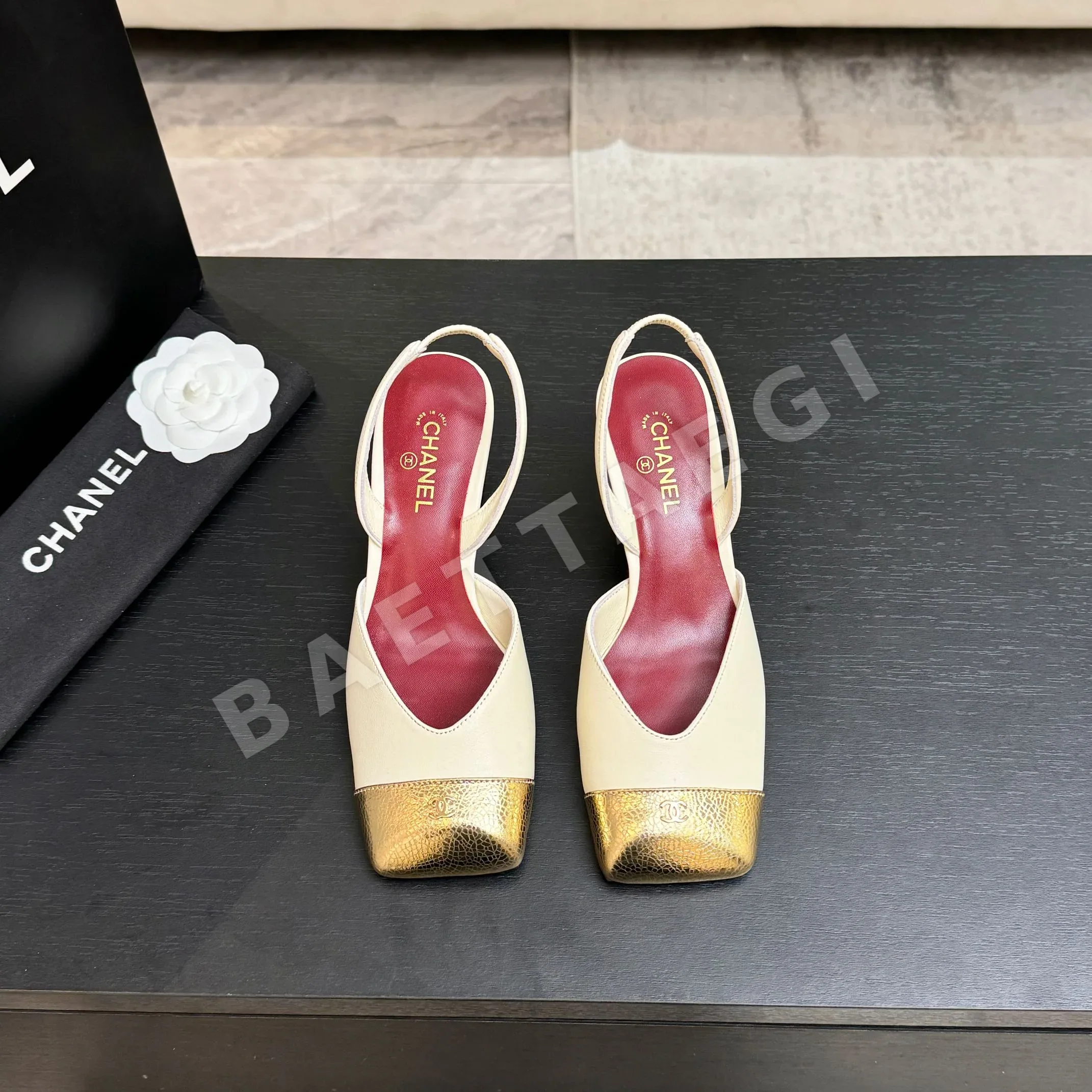 샤넬 더블 C 스티치 스퀘어토 백리스 샌들 98597