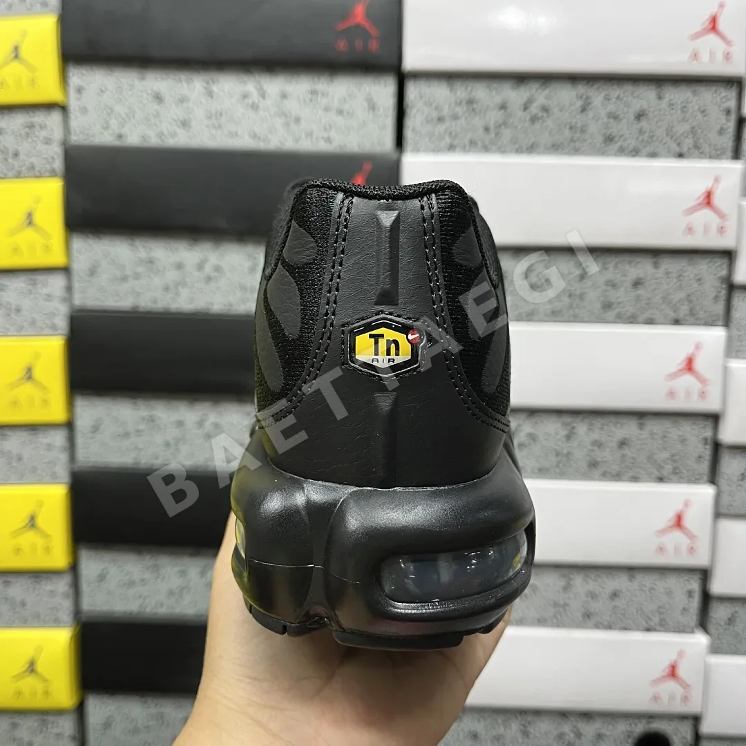 나이키 [DF] 에어 맥스 플러스 AJ2029-001 201706 Nike Air Max Plus Triple Black Leather 상세 이미지 5