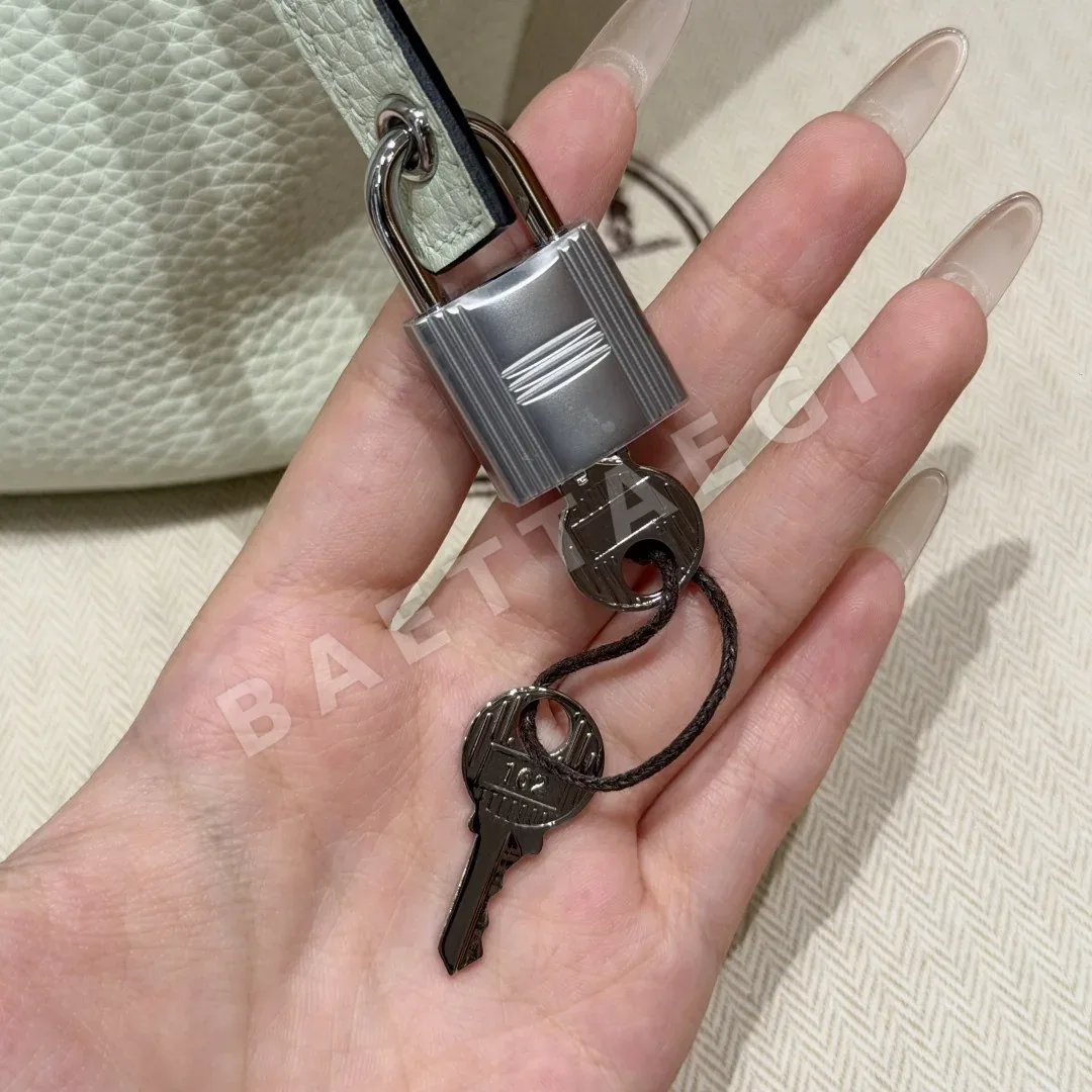 에르메스 피코탄 락 지갑 상세 이미지 9