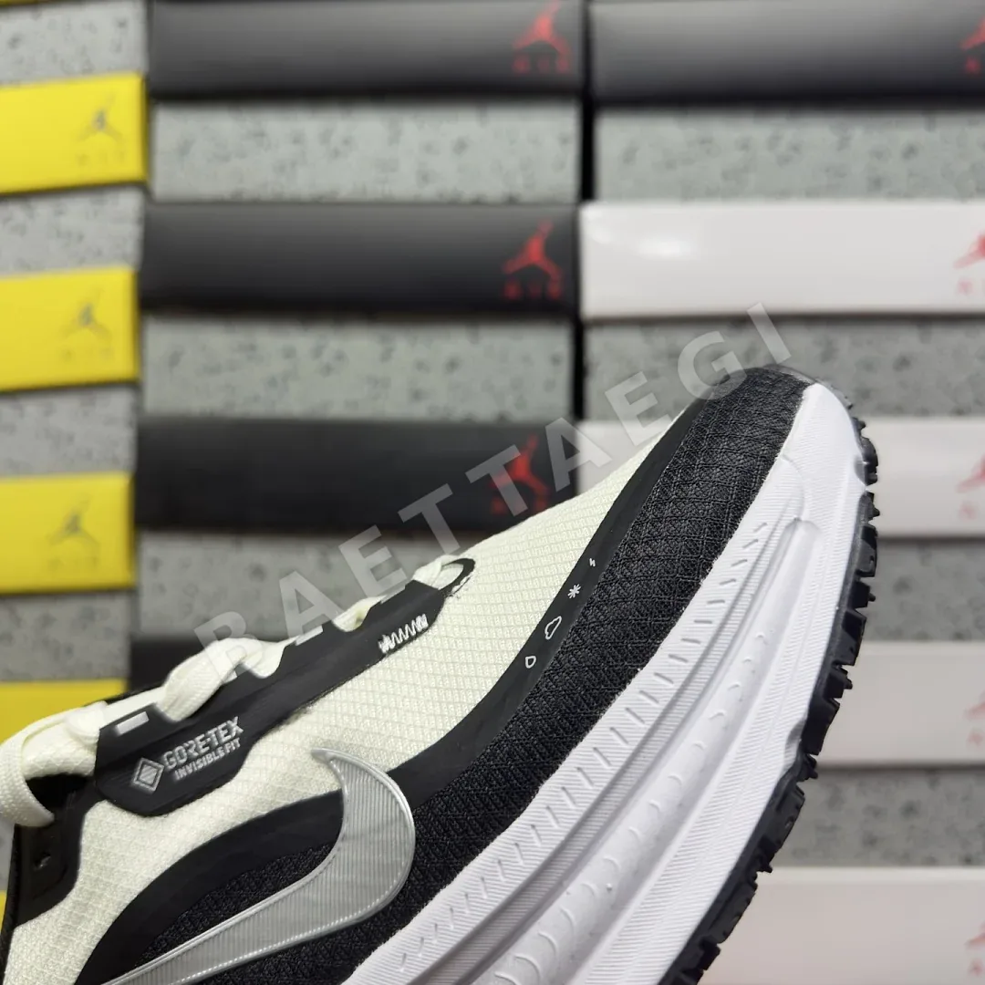 나이키 [XY] 보메로 18 201888 Nike Vomero 18 HQE98-007 상세 이미지 3