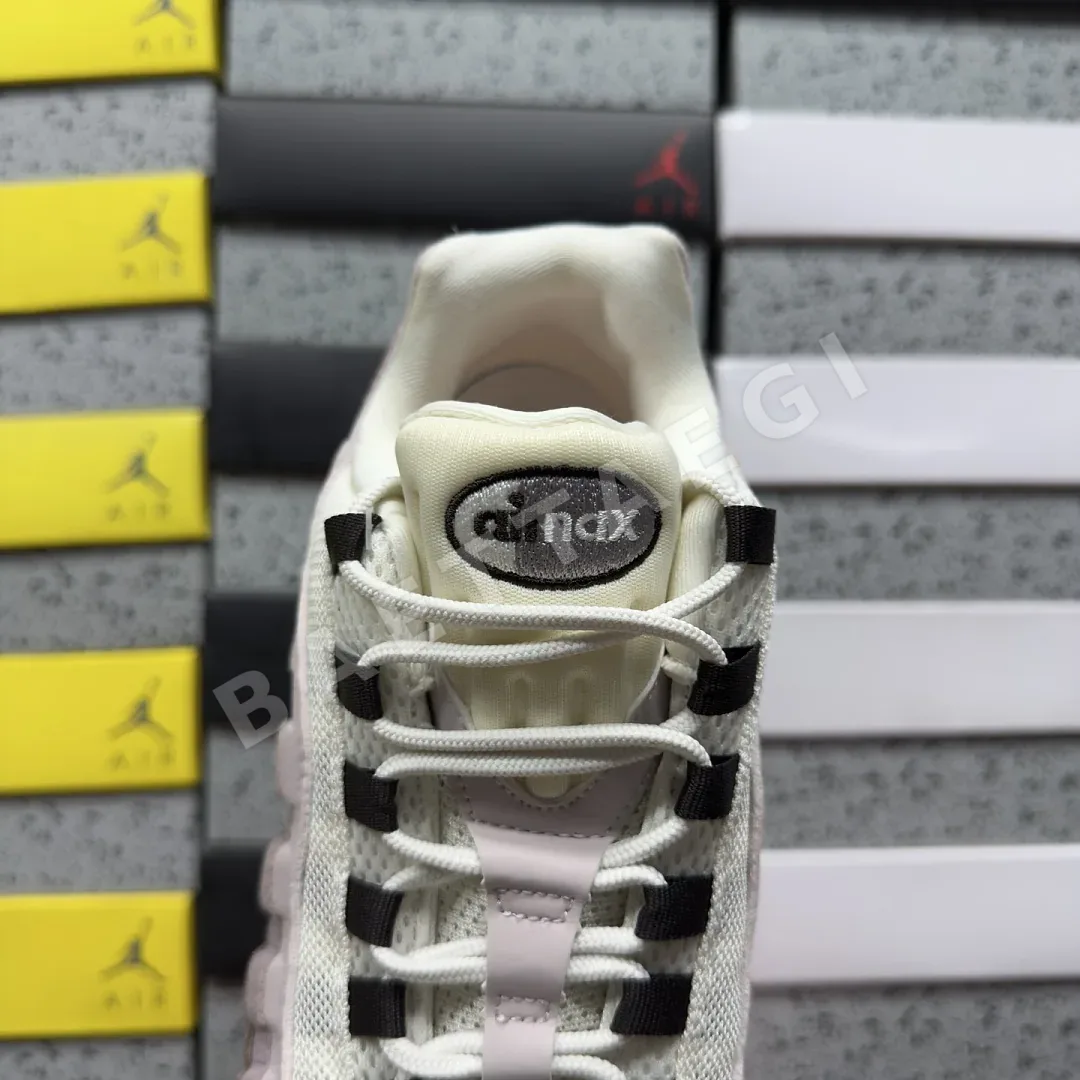 나이키 [WE] 에어 맥스 95 IQ0277-010 201814 Nike Air Max 95 Big Bubble Tattoo Light 상세 이미지 5