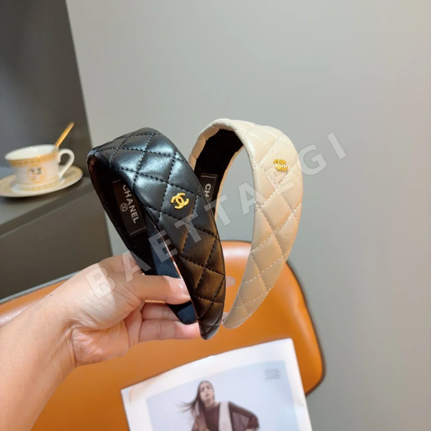샤넬 다이아몬드 패턴 가죽 헤드밴드 182697