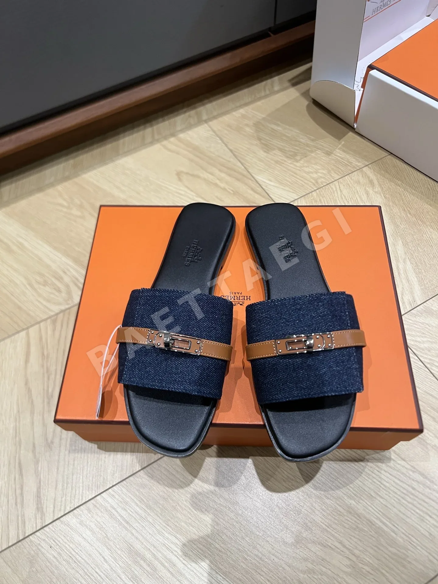 에르메스 줄리아 샌들 108139