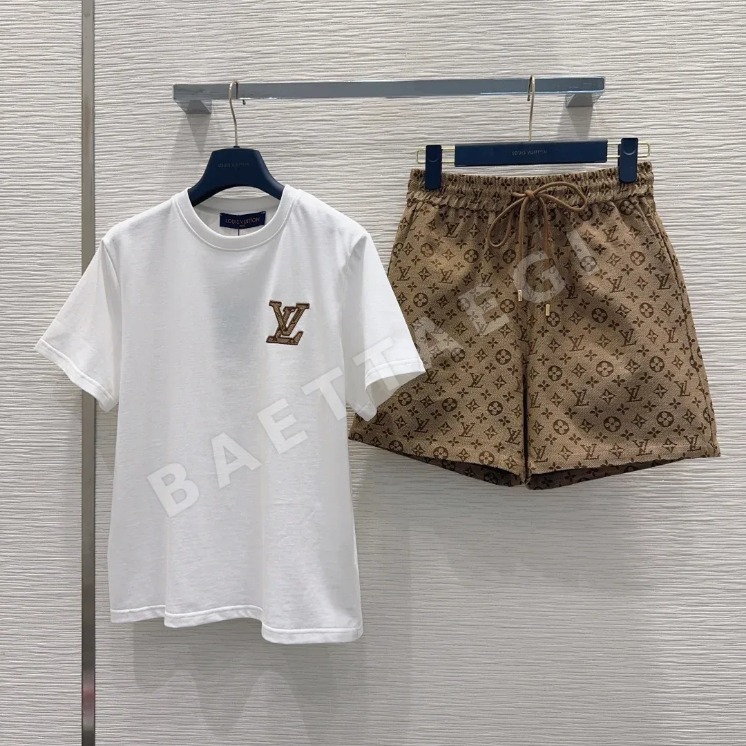 루이비통 여성 LV 로고 자카드 반팔 티셔츠 세트 상세 이미지 3