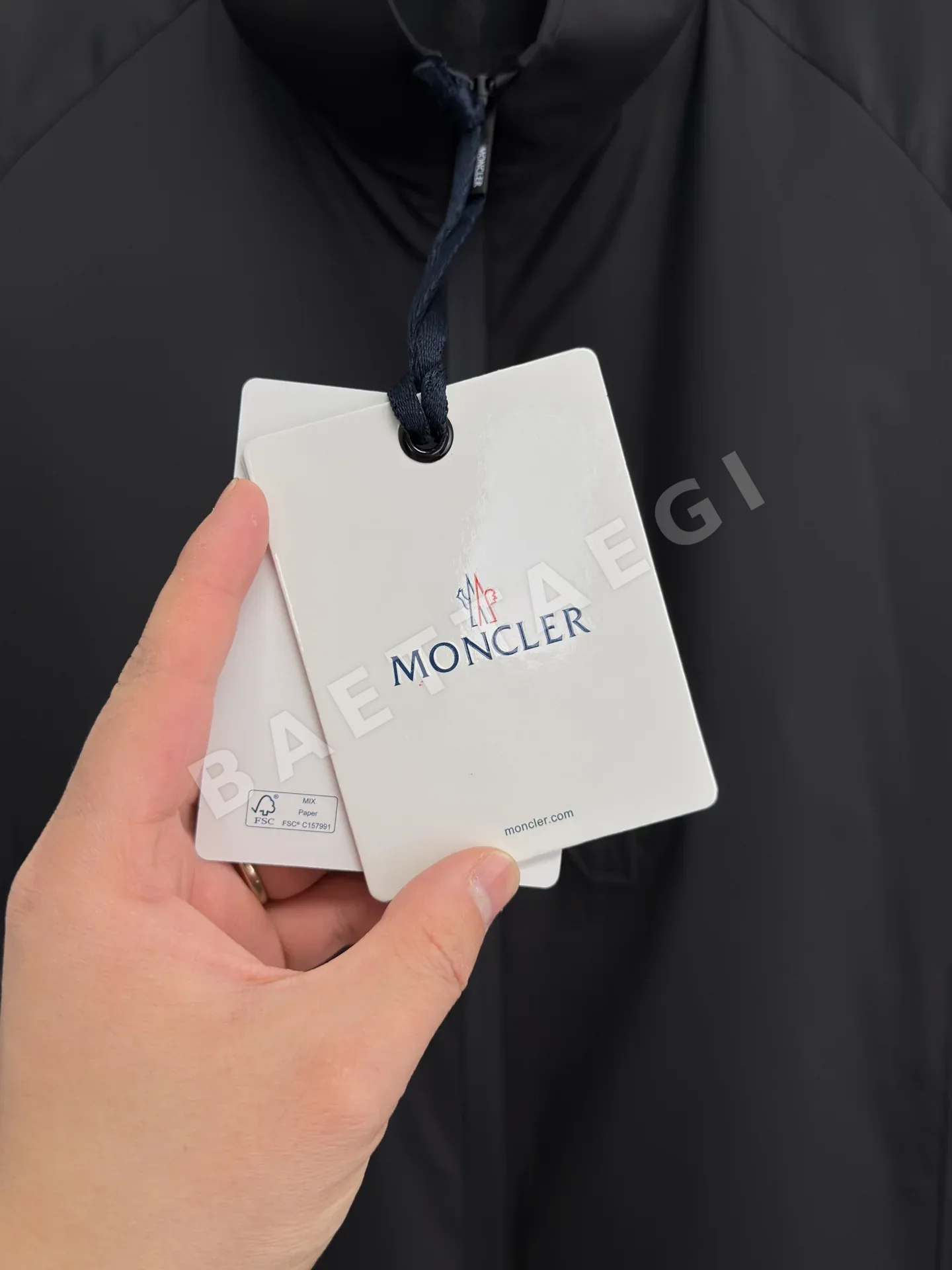 몽클레르 로고 프린트 포켓 스탠드 카라 자켓 상세 이미지 5