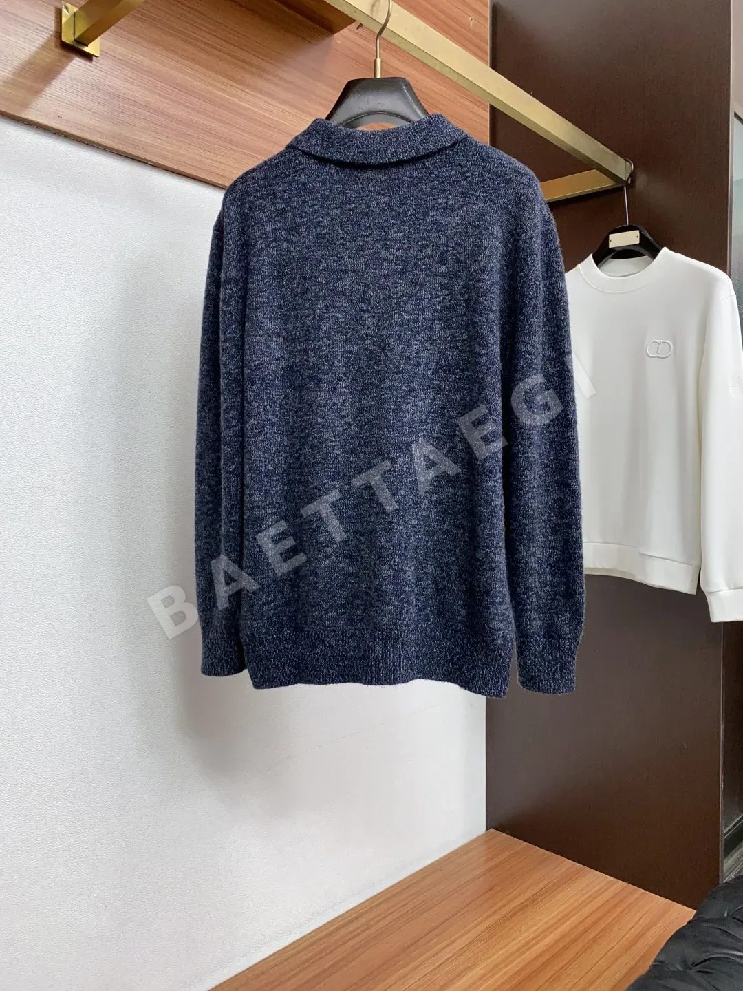 로로피아나 울 장식 하프 오픈 카라 남성 긴팔 스웨터 상세 이미지 9