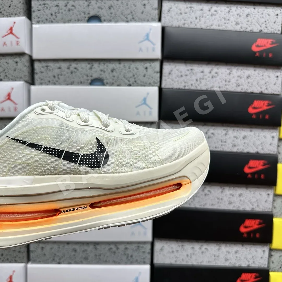 나이키 [M] 보메로 프리미엄 IQ4035-100 201652 Nike Vomero Premium Sail Coconut Milk 상세 이미지 2