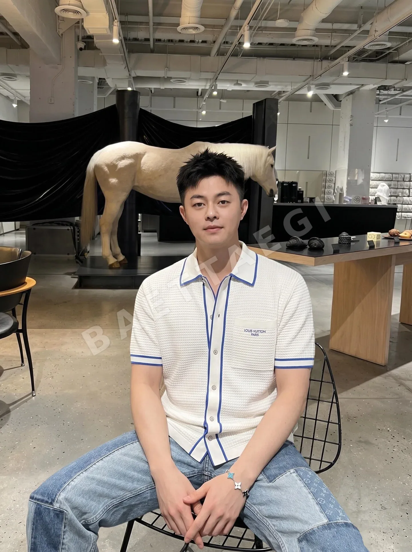 루이비통 와플 자수 로고 남성 반팔 셔츠 상세 이미지 21