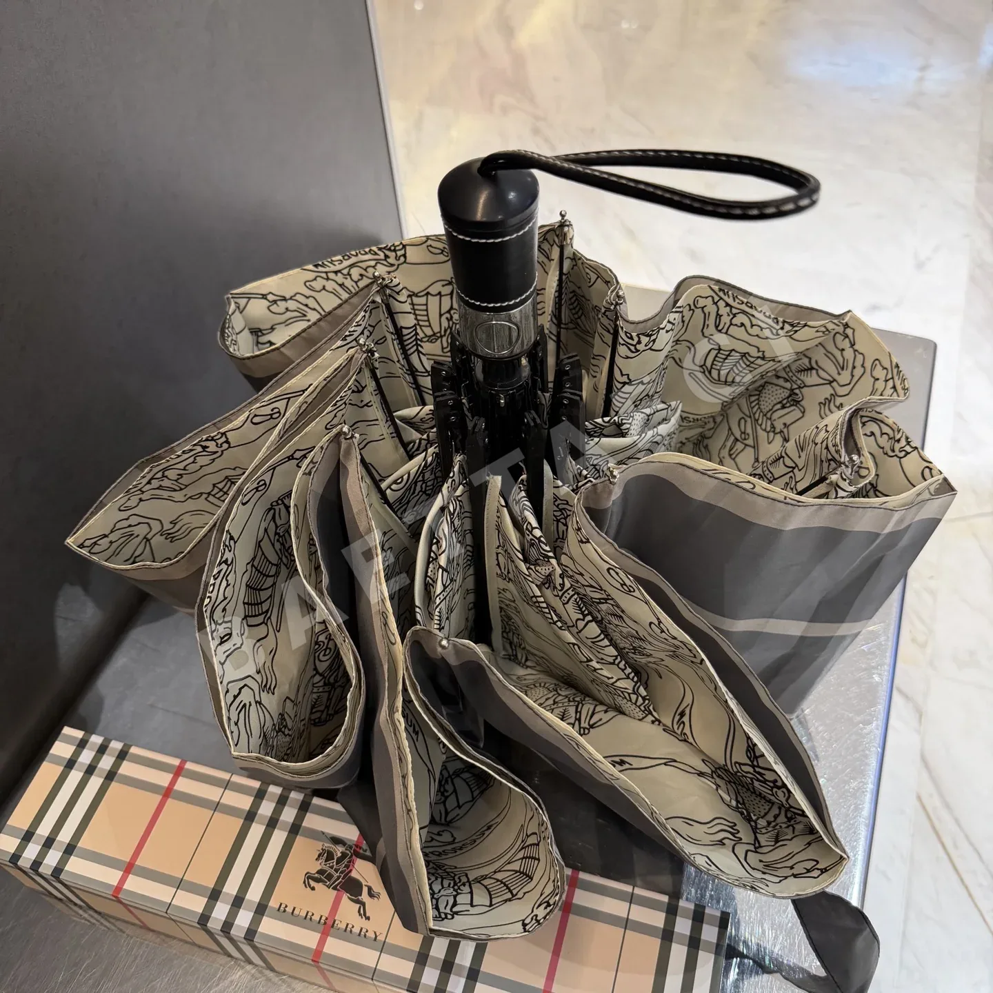 버버리 우산 85476 Burberry Umbrella 상세 이미지 5