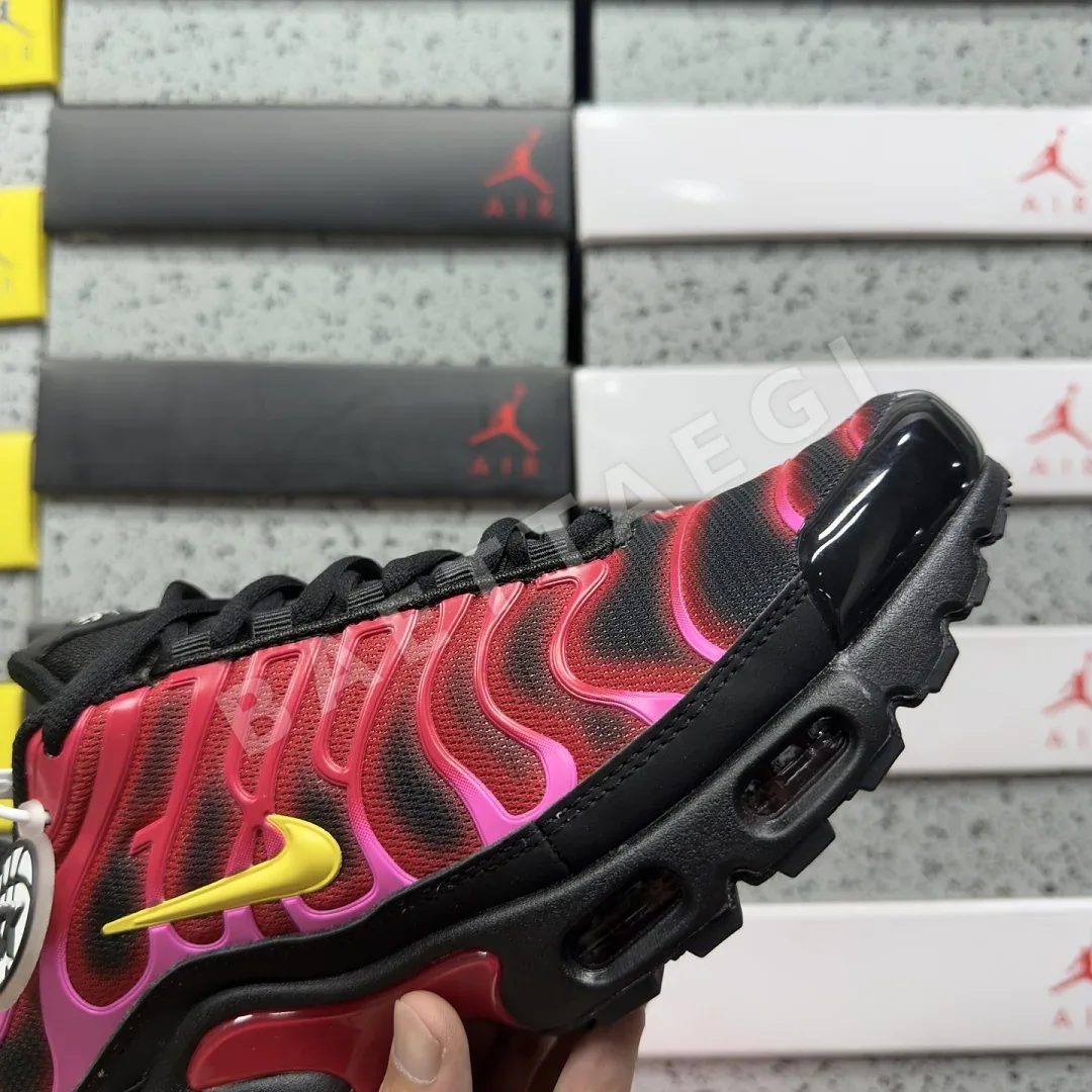 나이키 [TK] 에어 맥스 플러스 DA1472-600 201976 Nike Air Max Plus Supreme University Red 상세 이미지 2