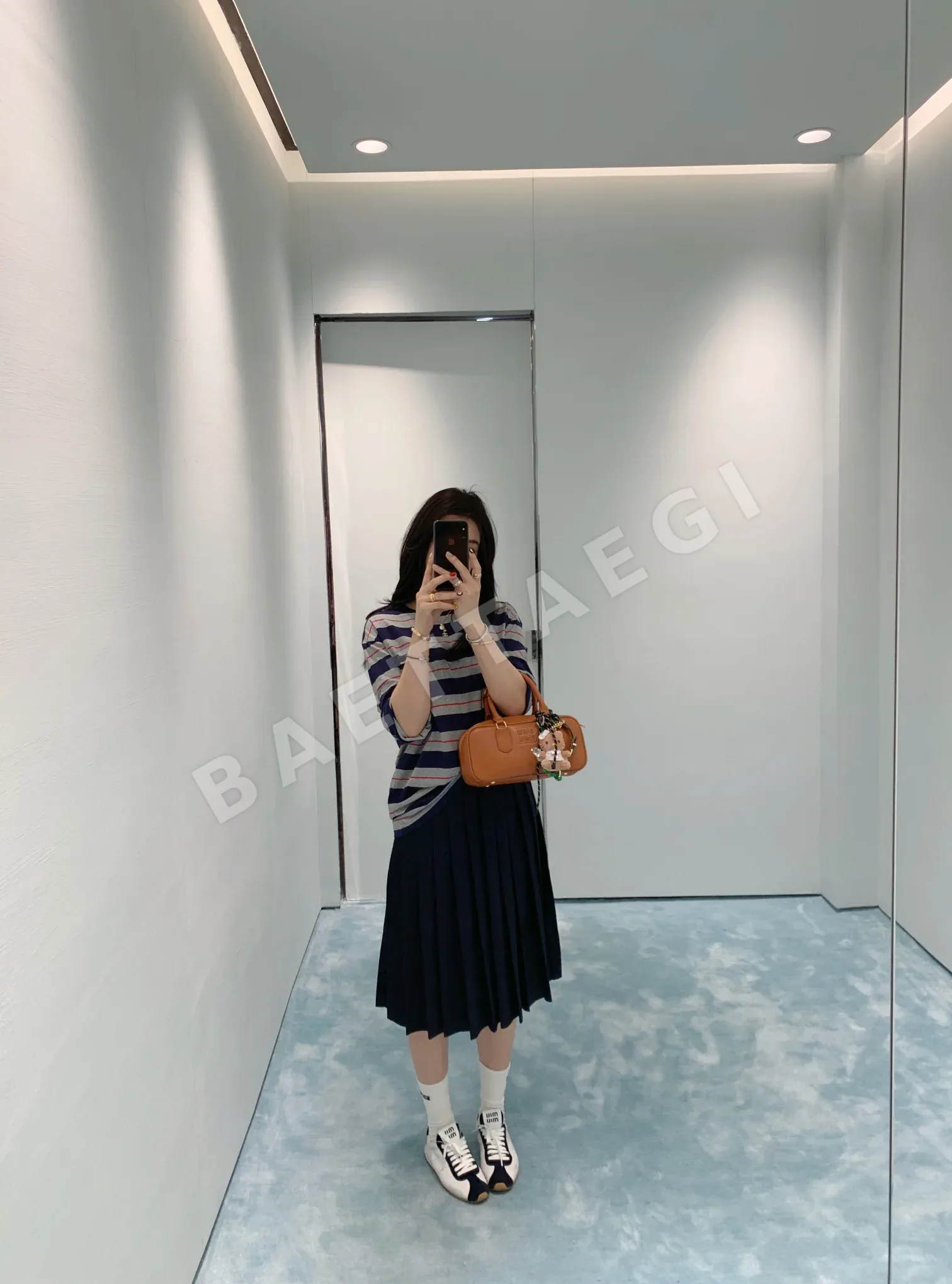 미우미우 스트라이프 오버핏 긴팔 셔츠 여성의류 레플리카 상세 이미지 5