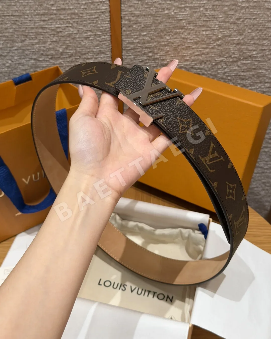 루이비통 이니셜 40mm 리버시블 벨트 상세 이미지 3
