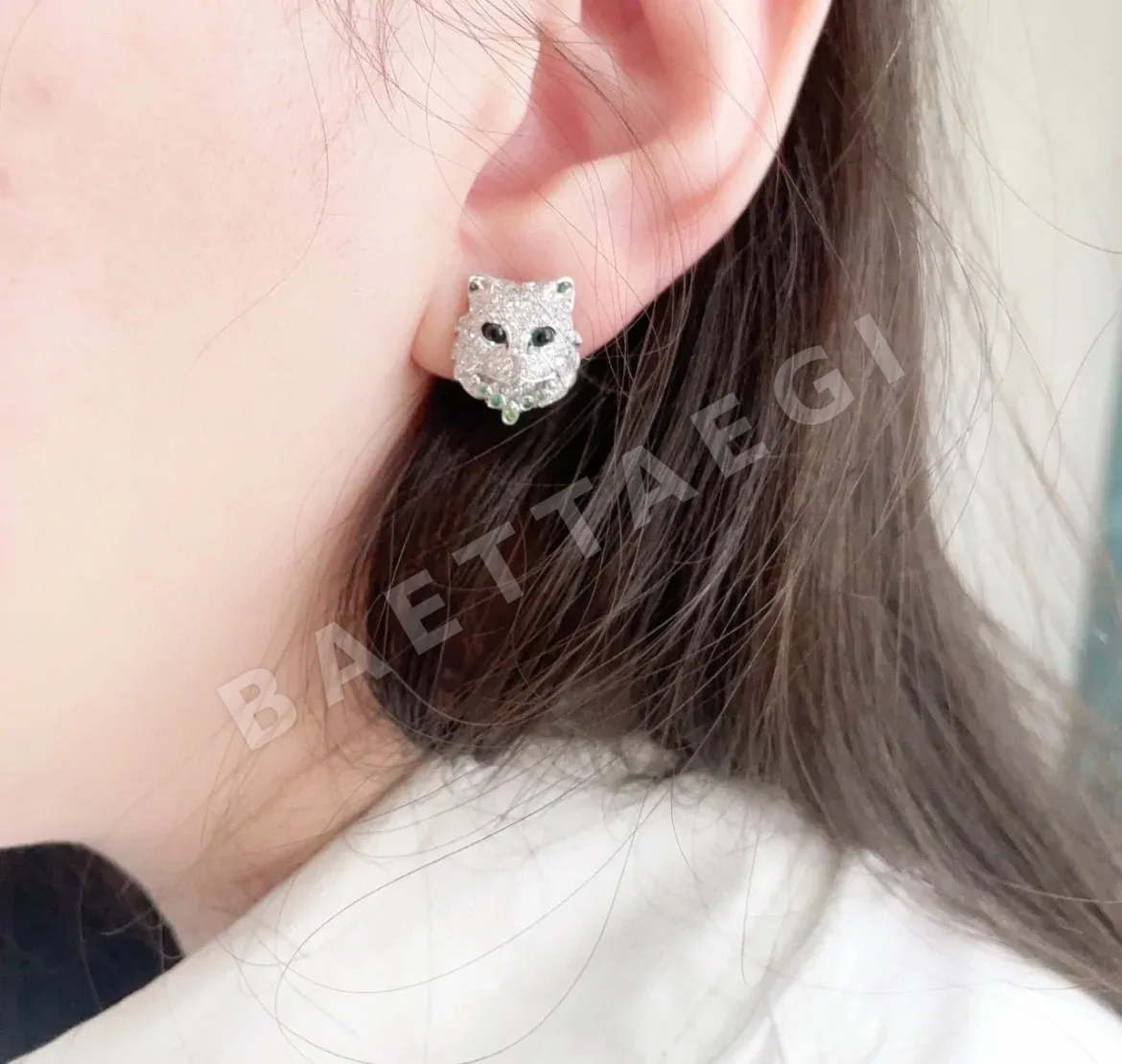 부쉐론 고양이 모양 화이트 골드 다이아몬드 귀걸이 63296