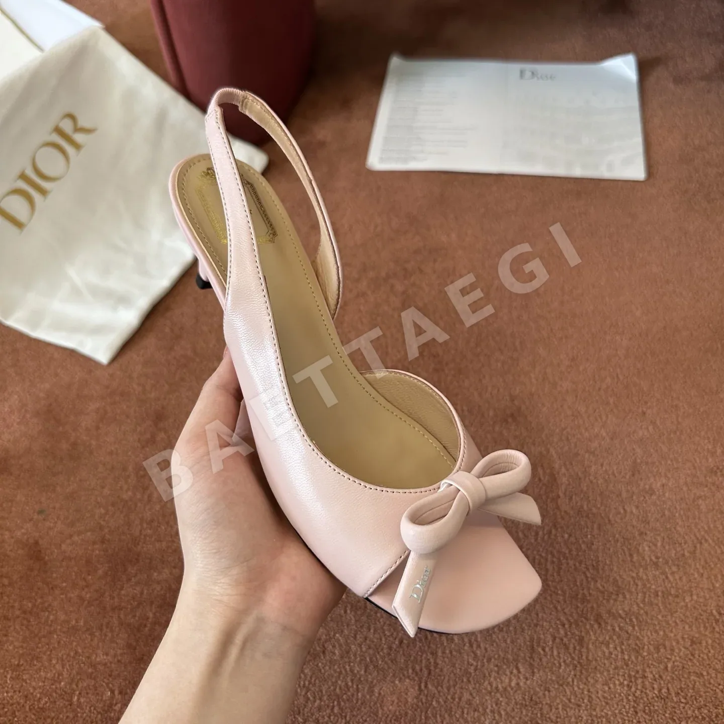 디올 디웨이 뮬 로고 상세 이미지 3