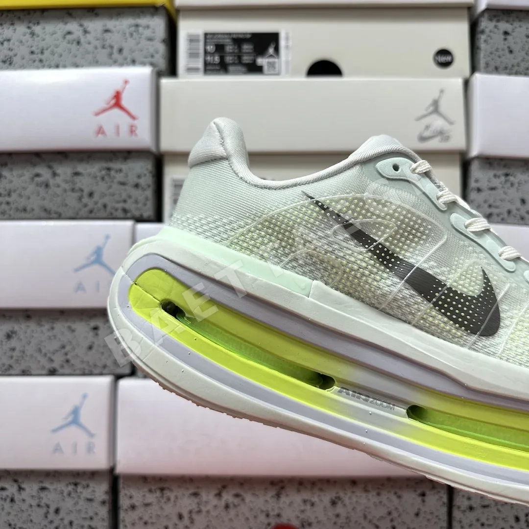 나이키 [5A] 보메로 프리미엄 옐로우 HQ2050-300 201618 Nike Vomero Premium Barely Volt 상세 이미지 8