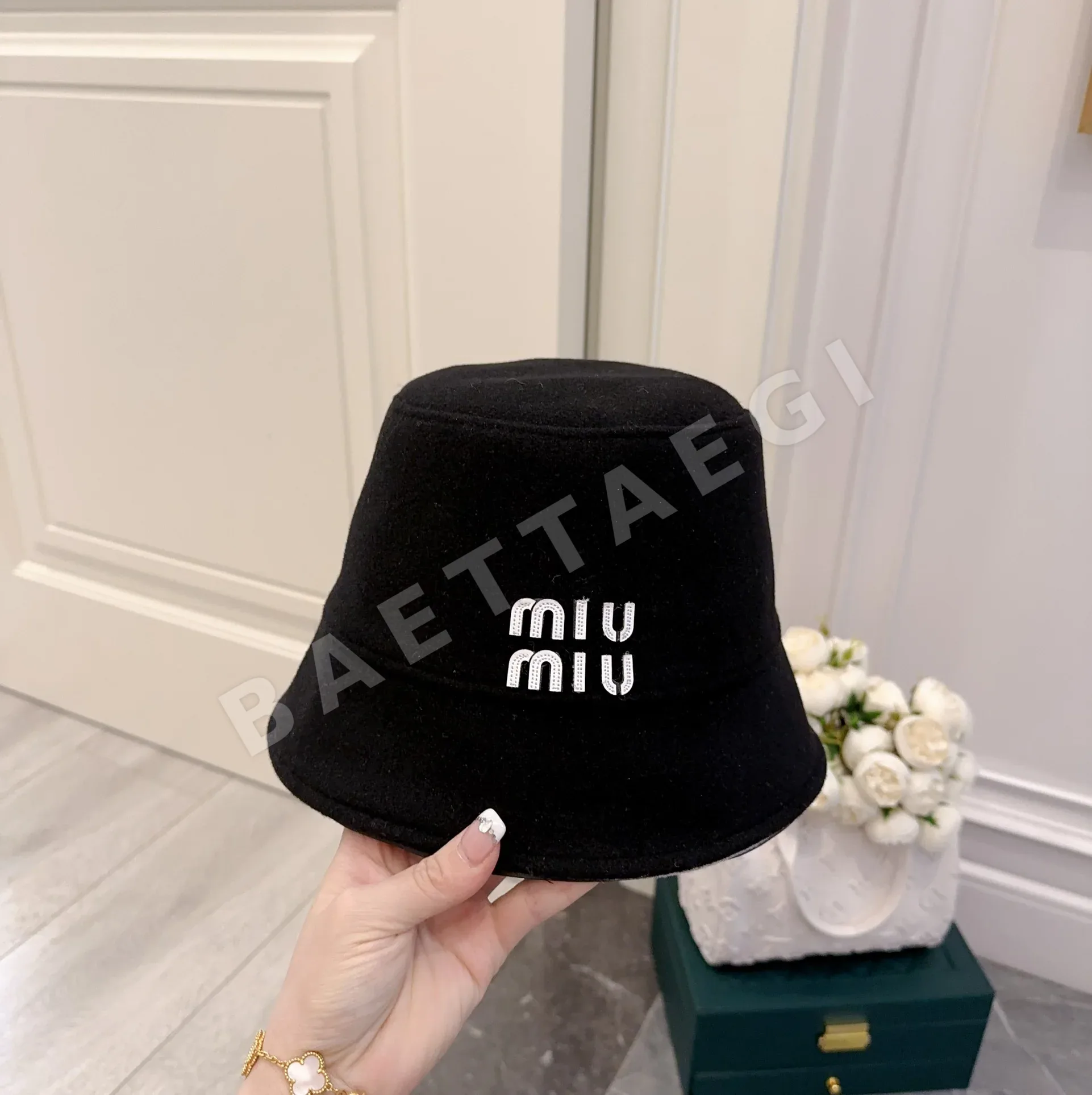 미우미우 모자 81144 Miu Miu Cap 상세 이미지 3