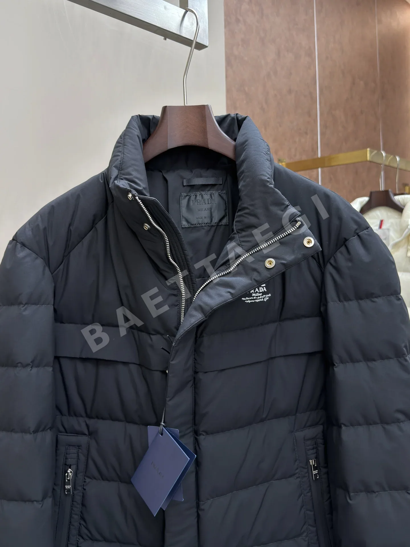 프라다 스탠드카라 남성 패딩 자켓 상세 이미지 2