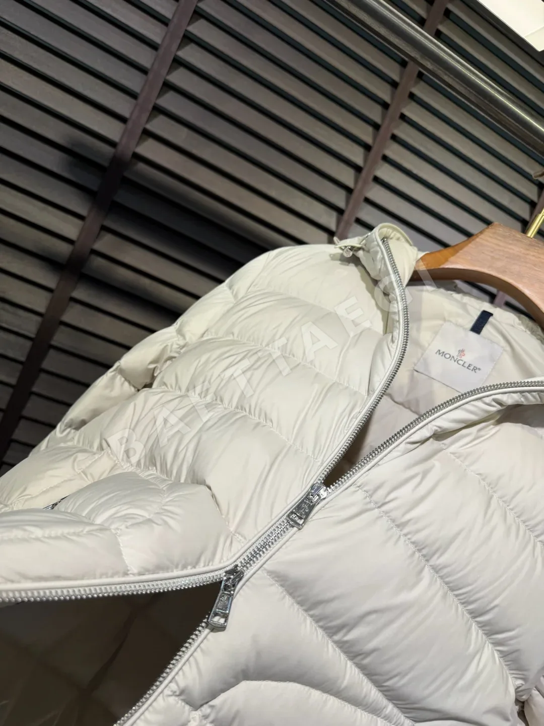 몽클레르 세스트리에 후드 쇼트 다운 자켓 M99805 상세 이미지 7