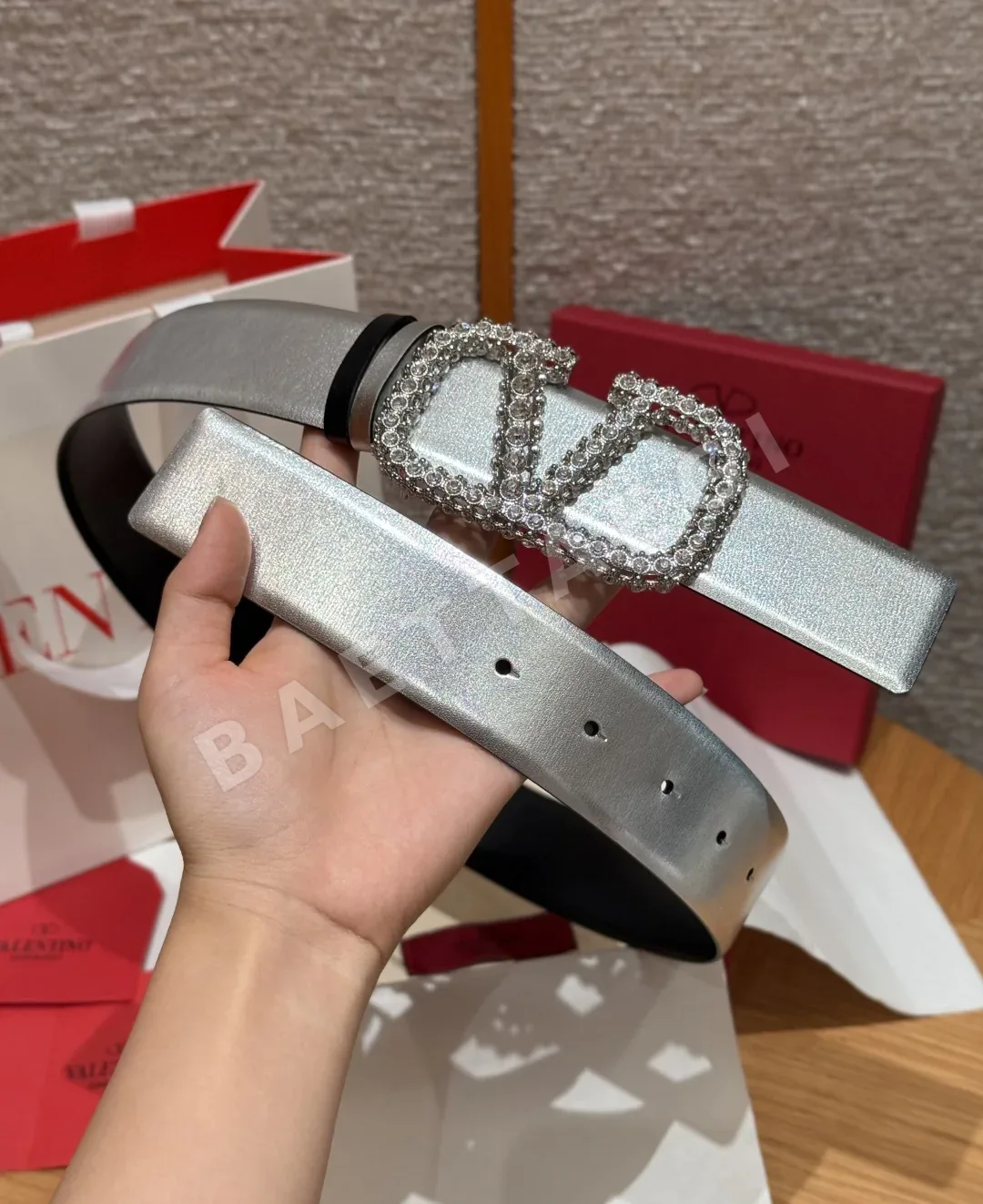 발렌티노 VLOGO 시그니처 크리스탈 장식 리버서블 벨트 40mm 상세 이미지 8
