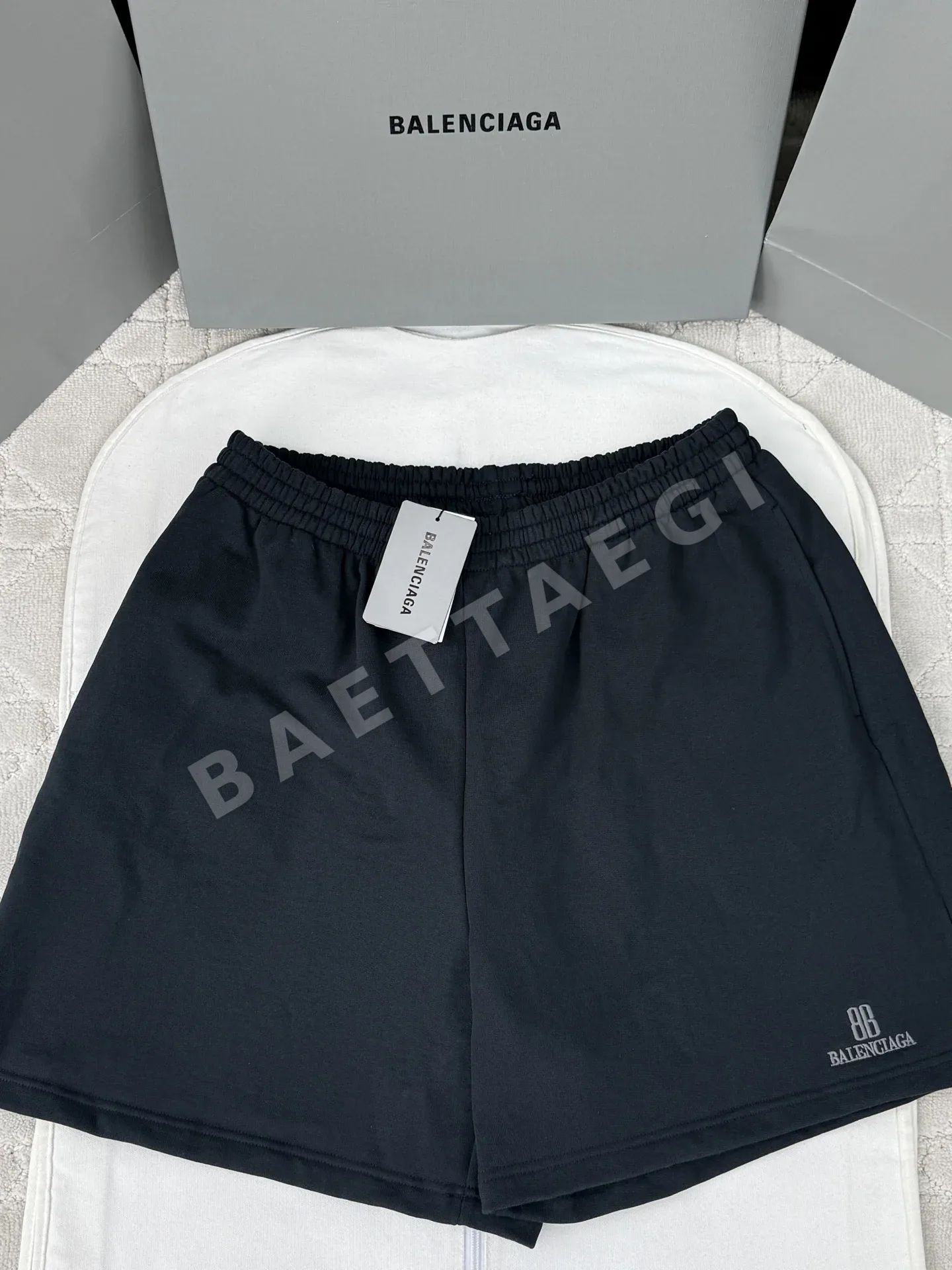 발렌시아가 BB 자수 남성 반바지 상세 이미지 4