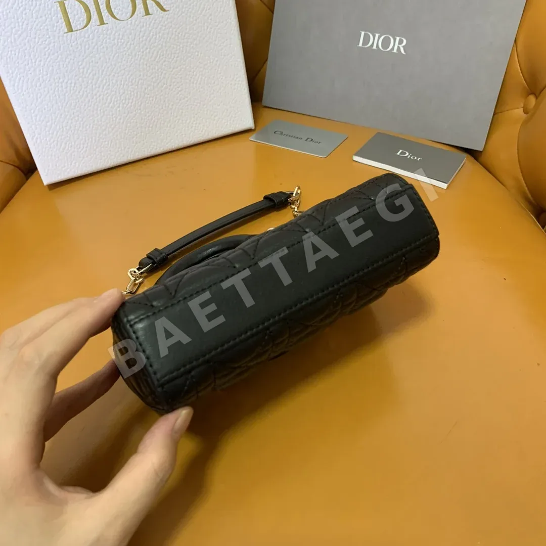 디올 레이디 D-조이 슈퍼미니 램스킨 가방 상세 이미지 4