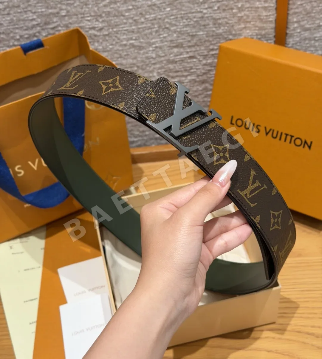 루이비통 리버시블 모노그램 벨트 40MM 상세 이미지 4