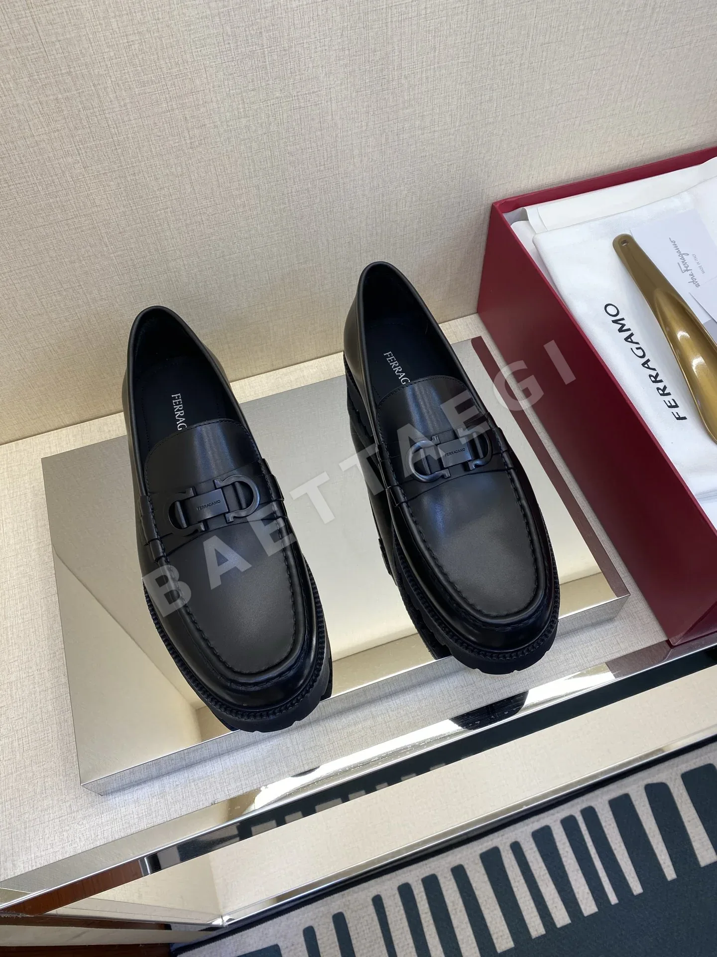 페레가모 로퍼 가죽 버클 디테일 170072