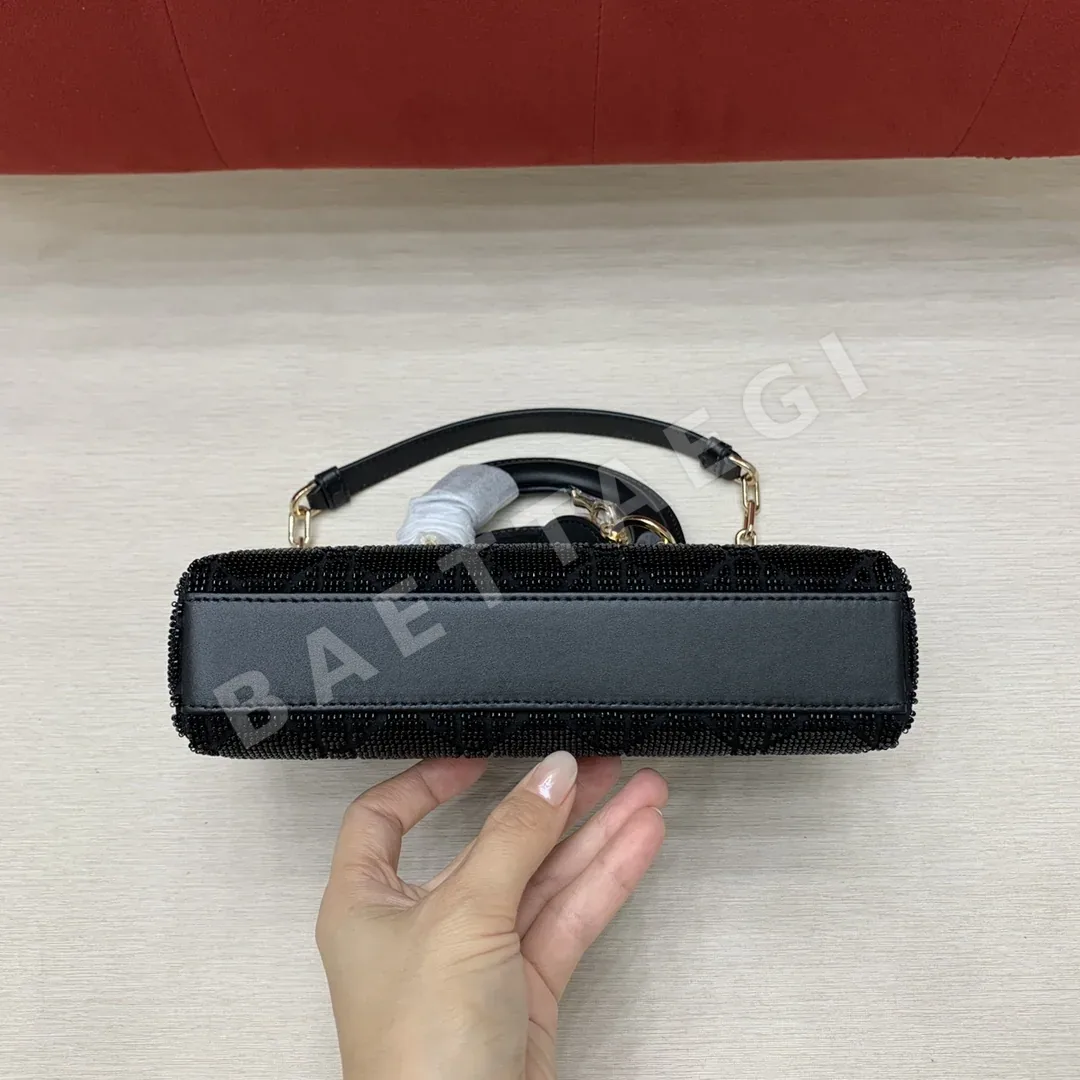디올 레디 미니 비즈 자수 핸드백 상세 이미지 6