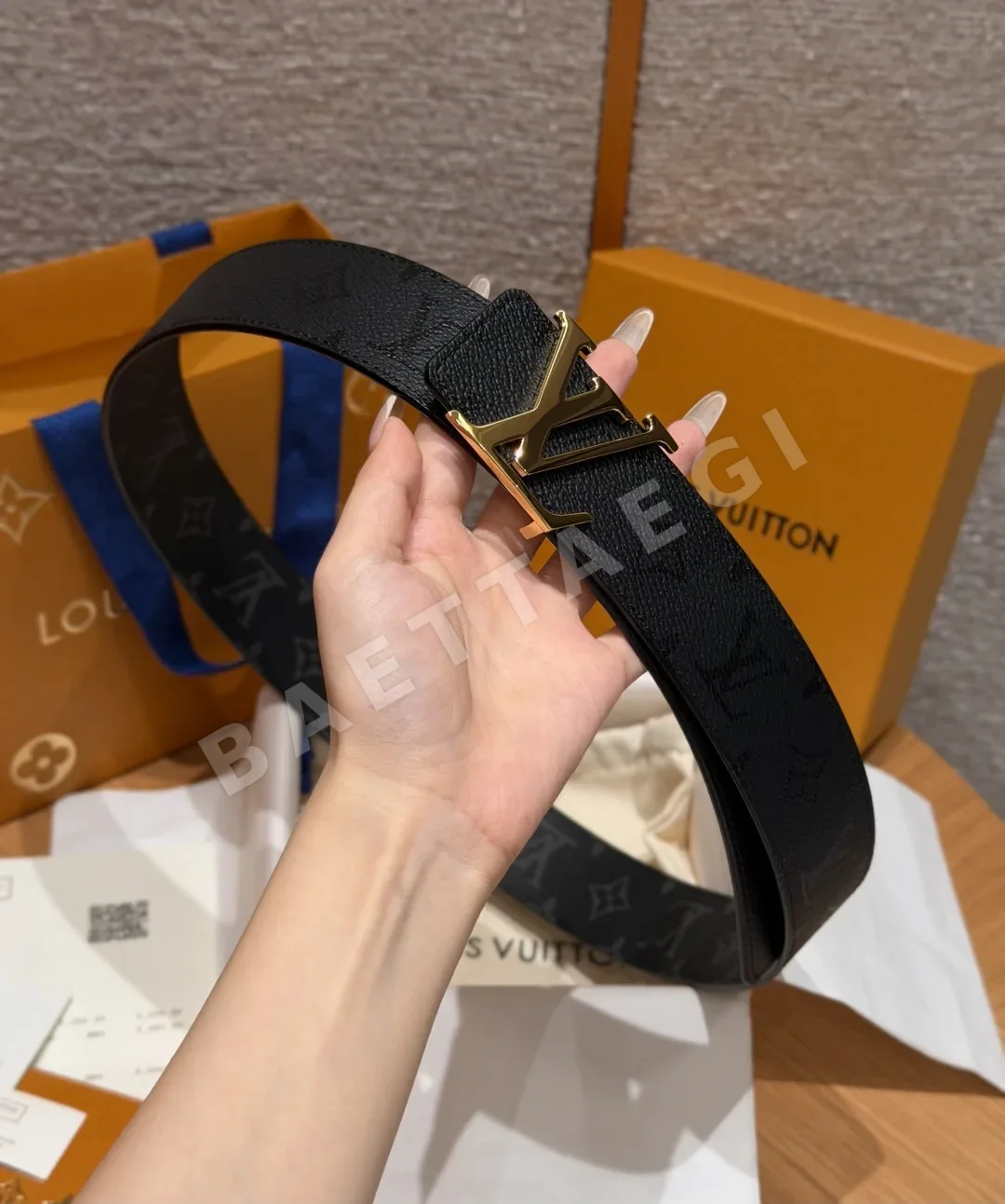 루이비통 이니셜 모노그램 미드나이트 리버시블 벨트 상세 이미지 4