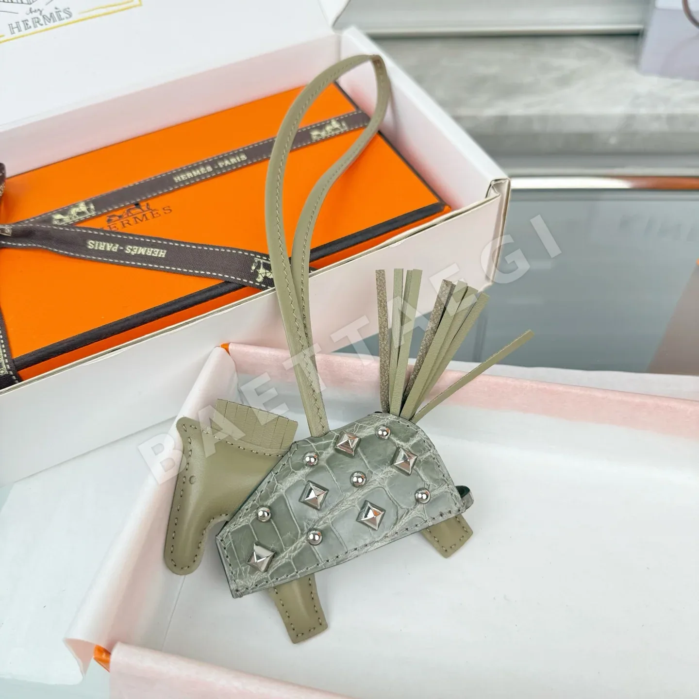에르메스 크로커다일 가죽 포니 키링 상세 이미지 4