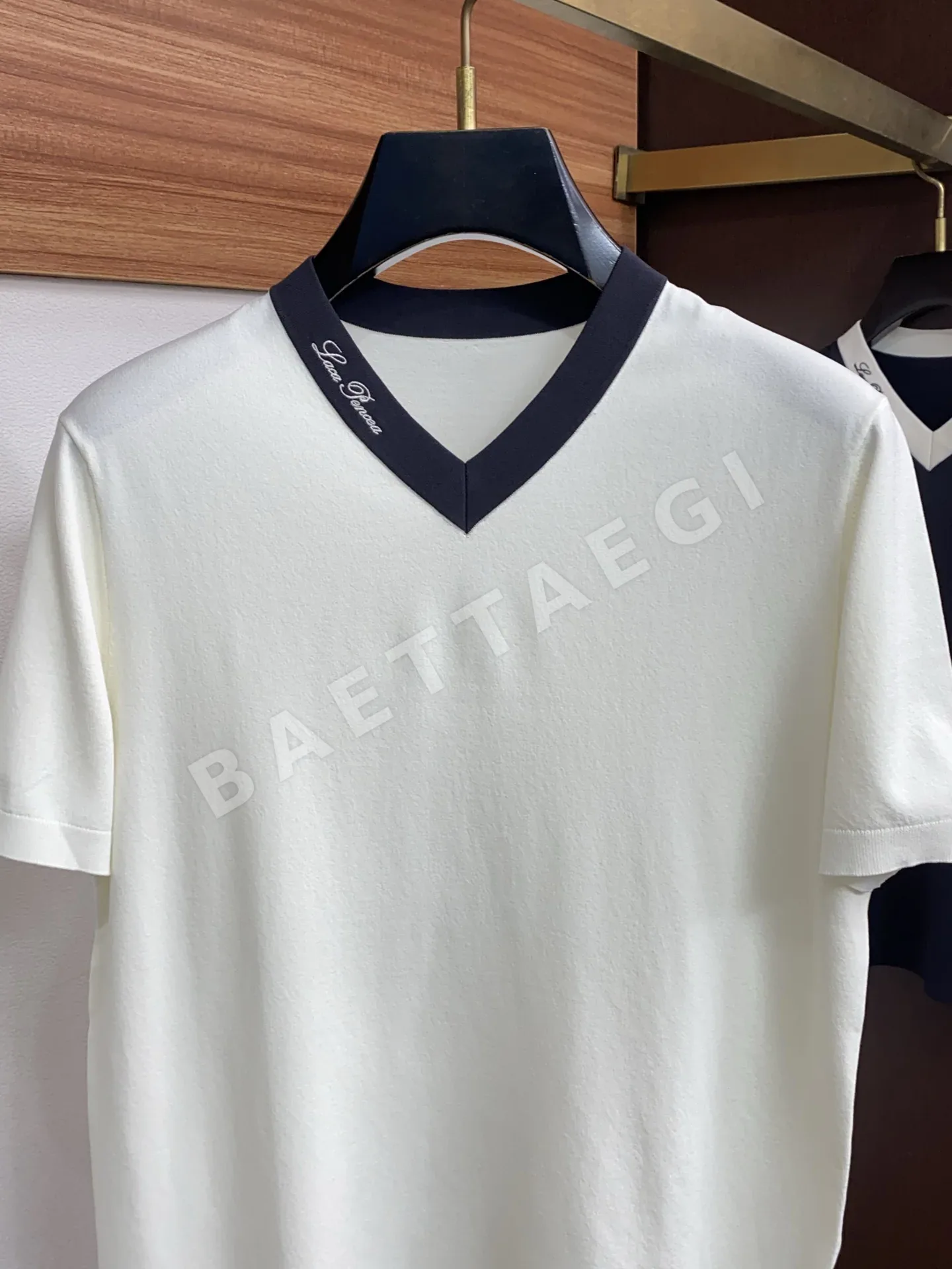 로로피아나 남성 V넥 니트 반팔 티셔츠 상세 이미지 2